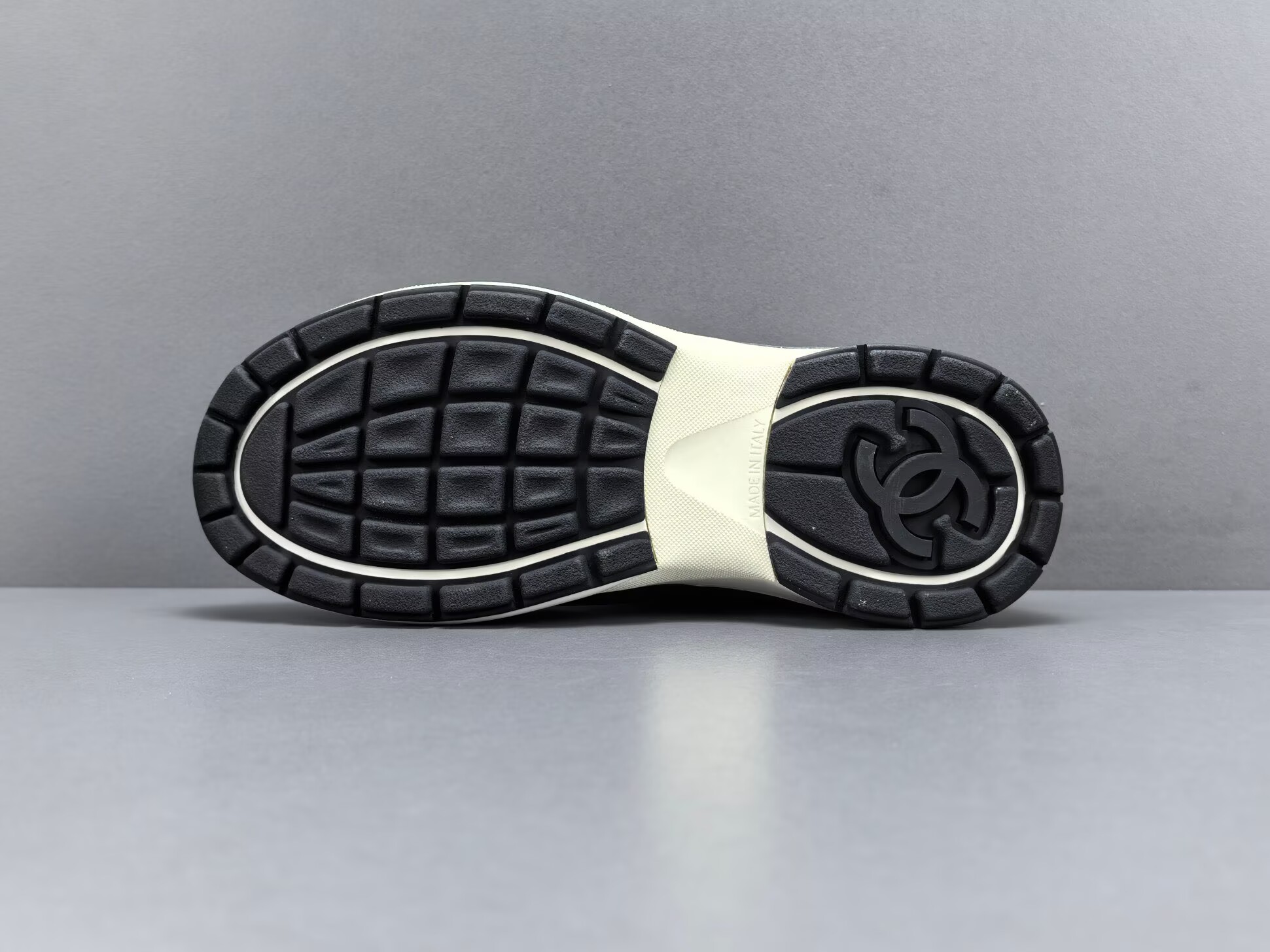 CHNE1 Leather Low Top Sneakers - CCSHOES