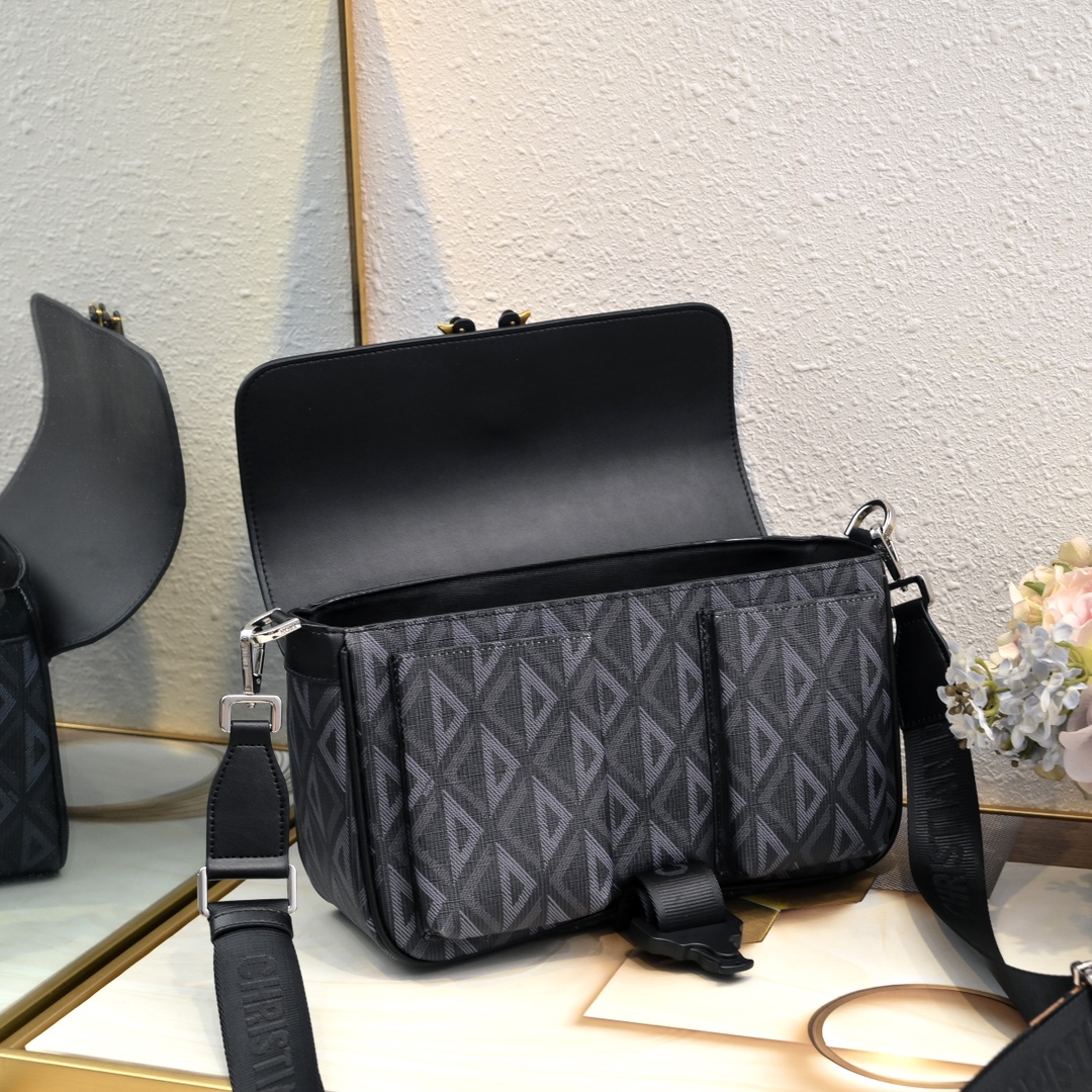 Dior new Hit the Road messenger bag