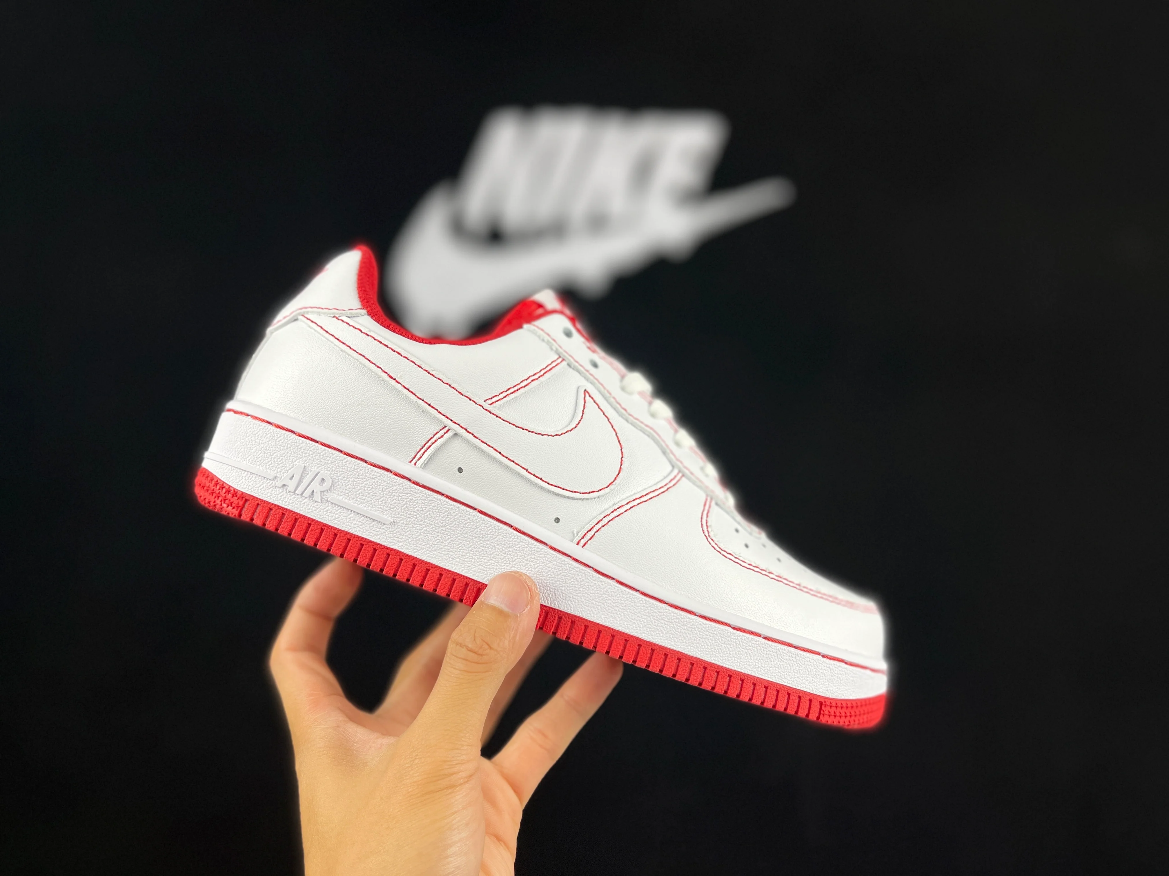 NIKE AIR FORCE 1 '07 
