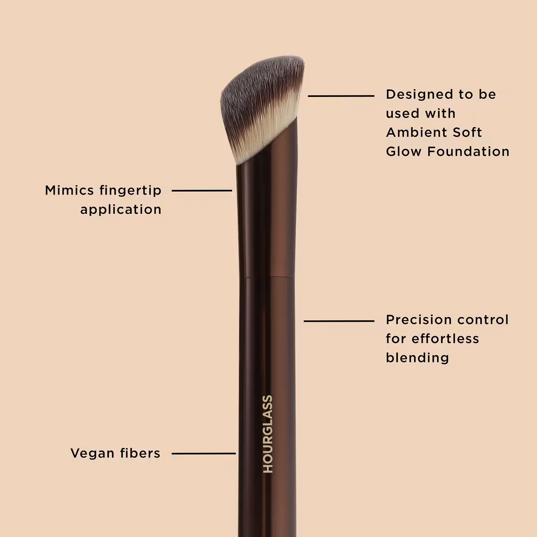 HOURGLASS  Ambient Soft Glow Foundation Brush