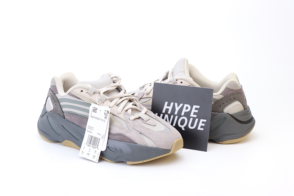 Yeez 700 V2 ‘Tephra’