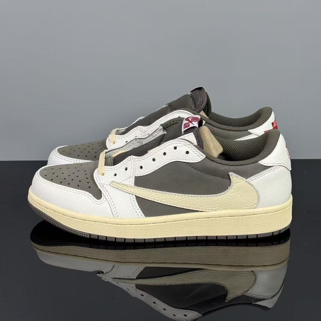 [Size 40 10A SALE] Nike Travis Scott x Jordan Air 1 Sneakers