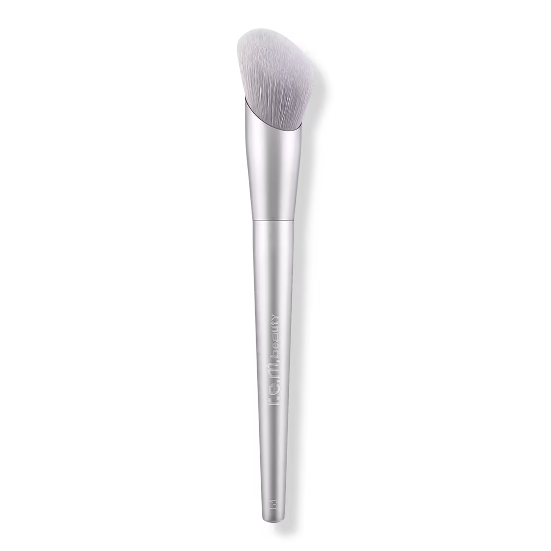 r.e.m. beauty  B1 Blush Brush