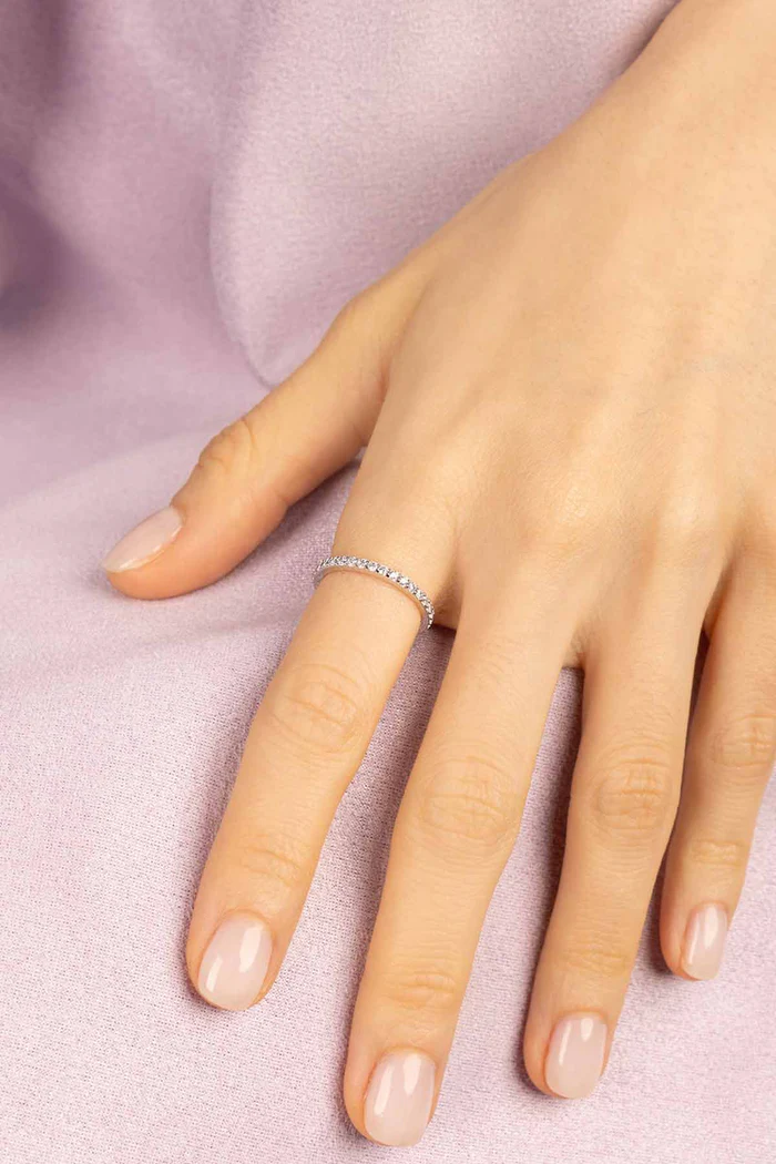 Anello in Pavé a fascia Lineare