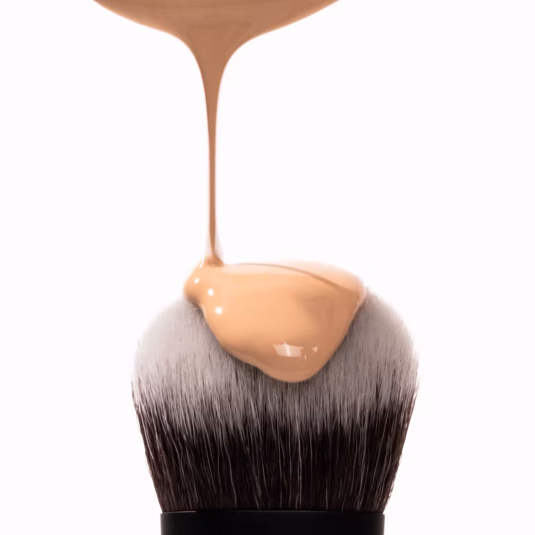 Youngblood  YB16 Skin Perfecting Foundation Luxe Brush