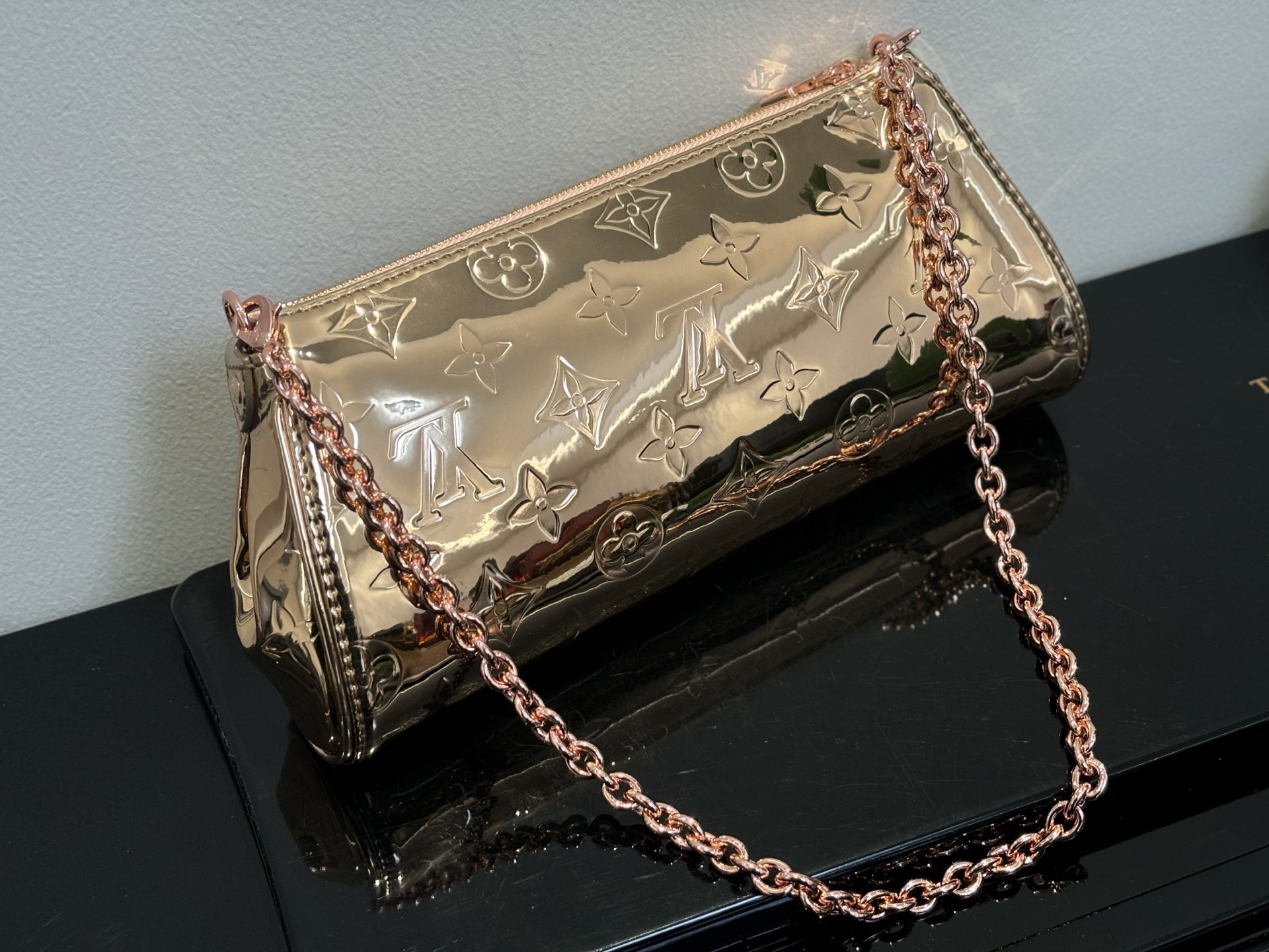 LV Pochette Eva 10A