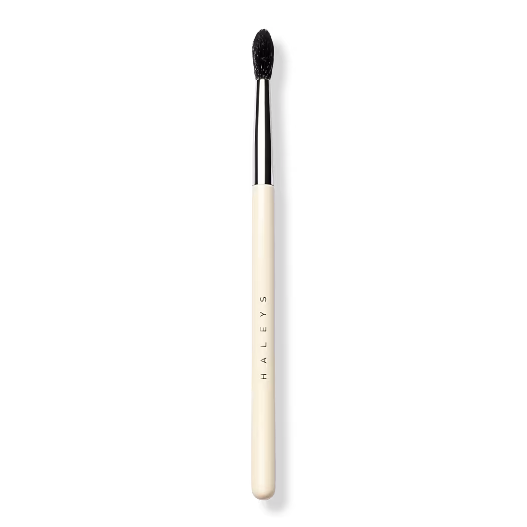 HALEYS Beauty  Tapered Crease Eyeshadow Brush