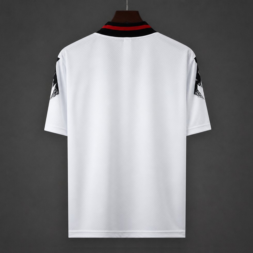 2026/2027 Manchester United Retro commemorative edition football shirt (Fans version)