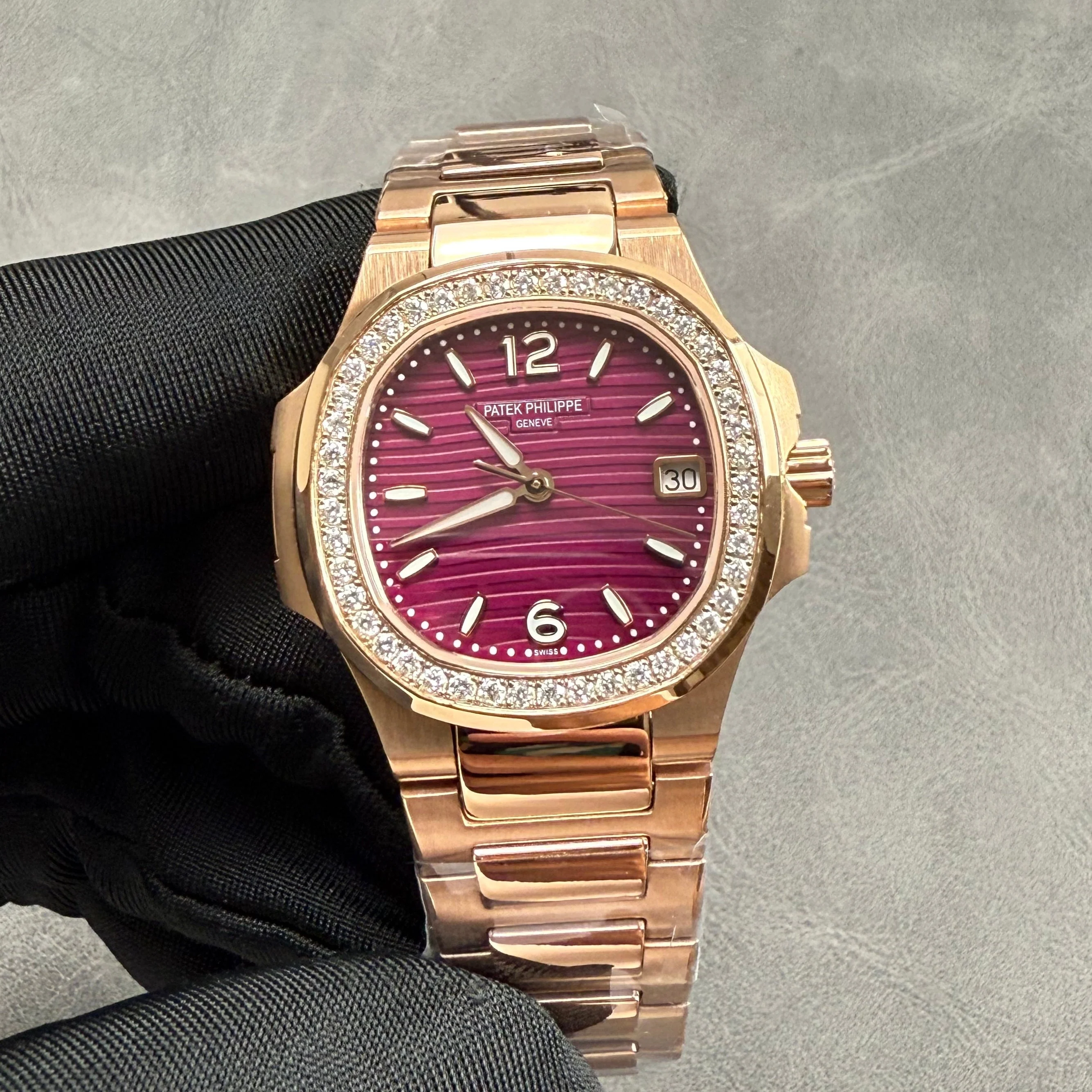 PATEK Nautilus 32mm Pink Gold Pink Dial
