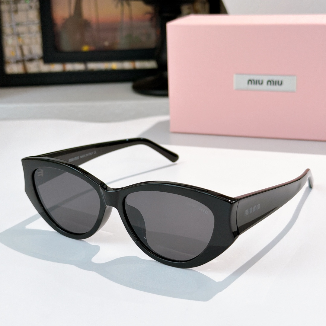 Miu Miu Fashionable Sunglasses