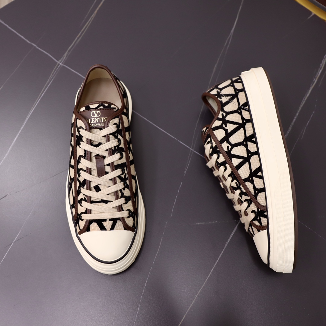 Valentino Toile Iconographe Black Jacquard Leather Canvas Totaloop Low-top Sneakers