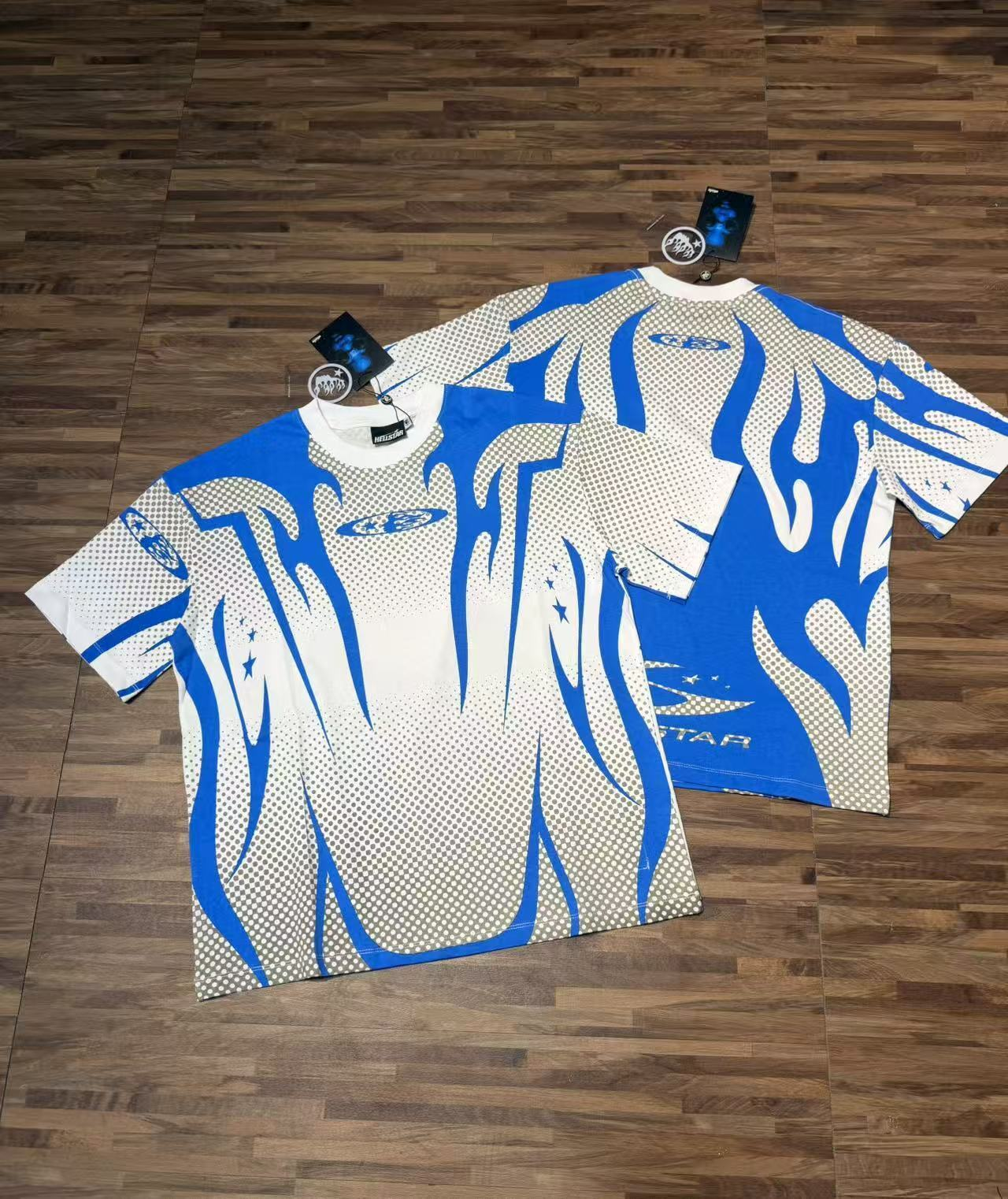 Gradient dot background paired with blue irregular print short-sleeved shirt