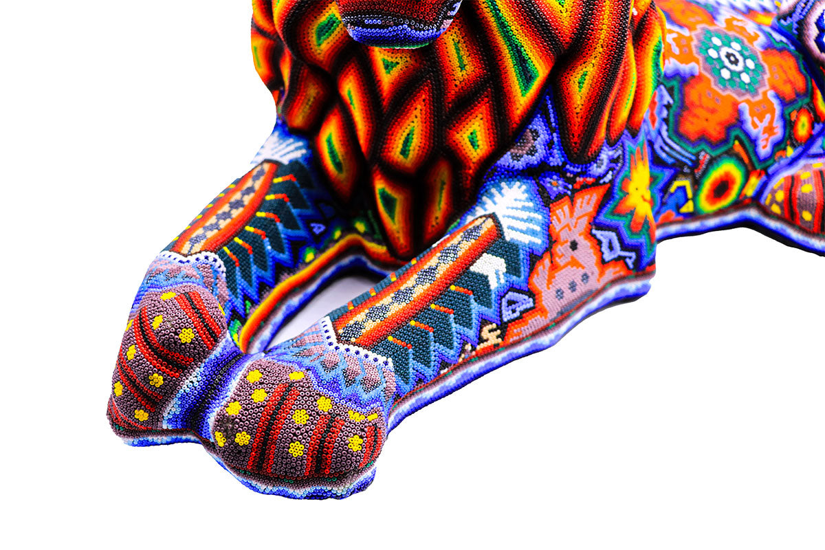 León Acostado - Obra de Arte Huichol