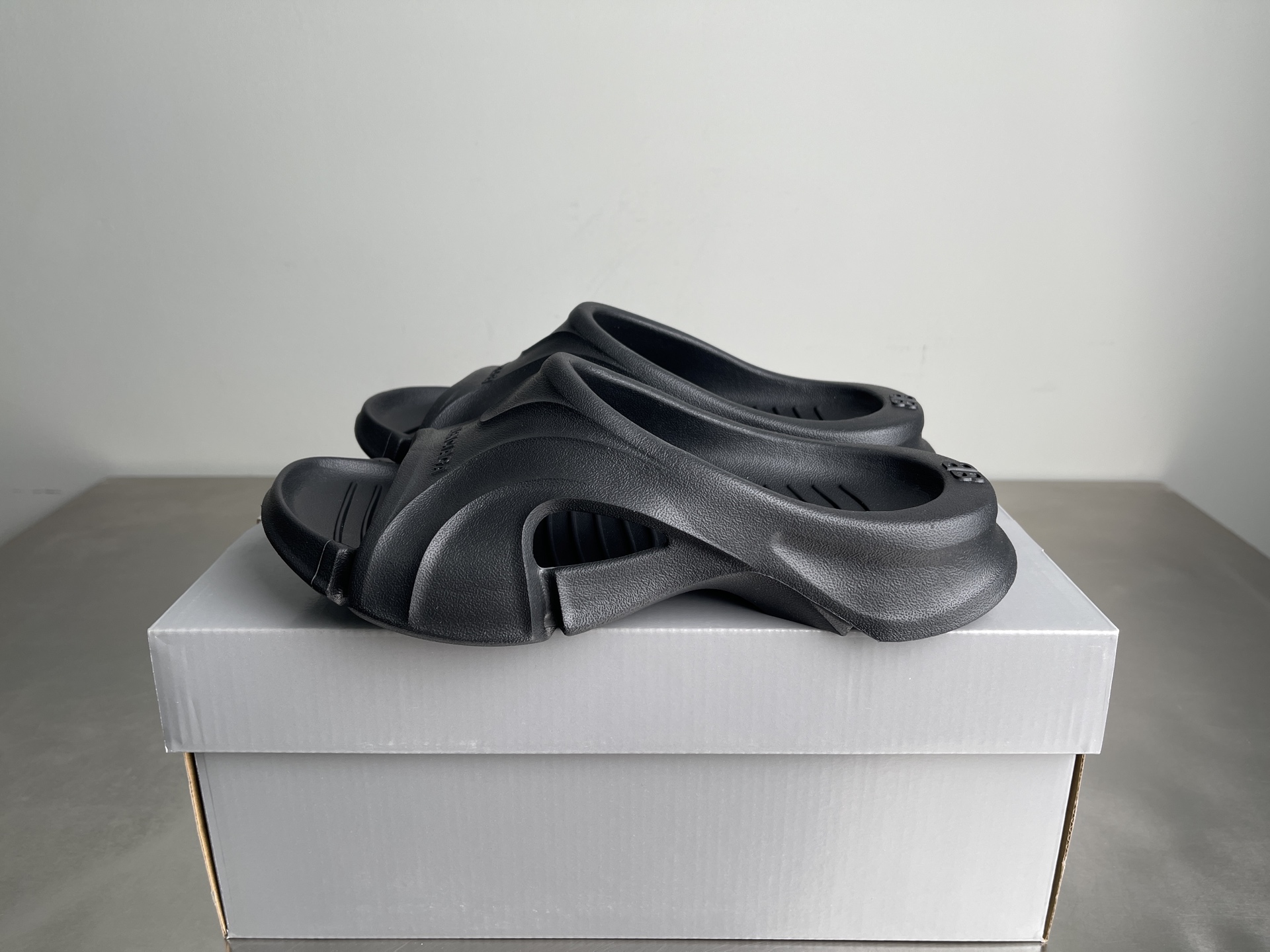 Balenciaga Mold Rubber Couple Slippers