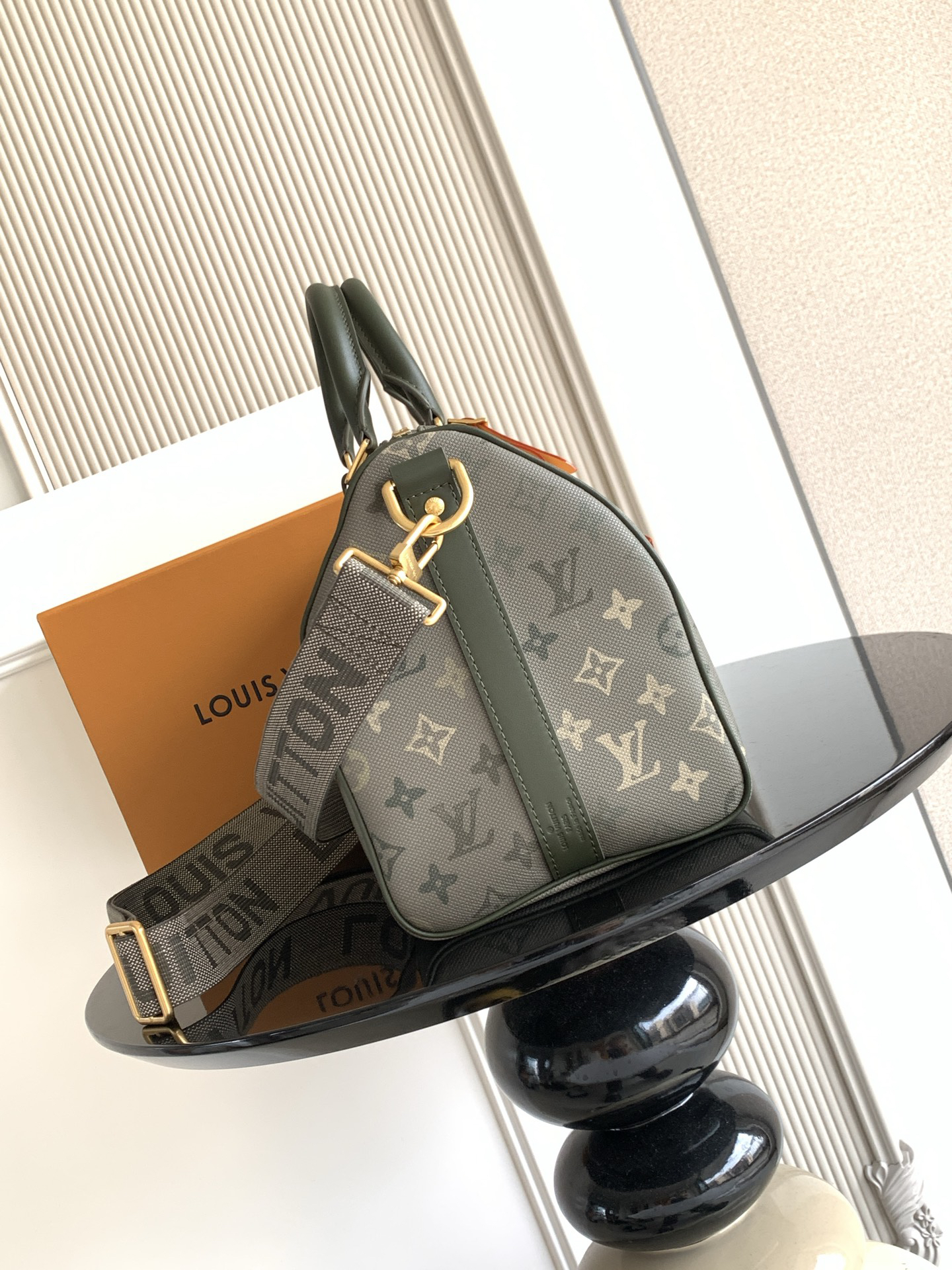 LV Keepall Bandoulière 35 handbag Top version