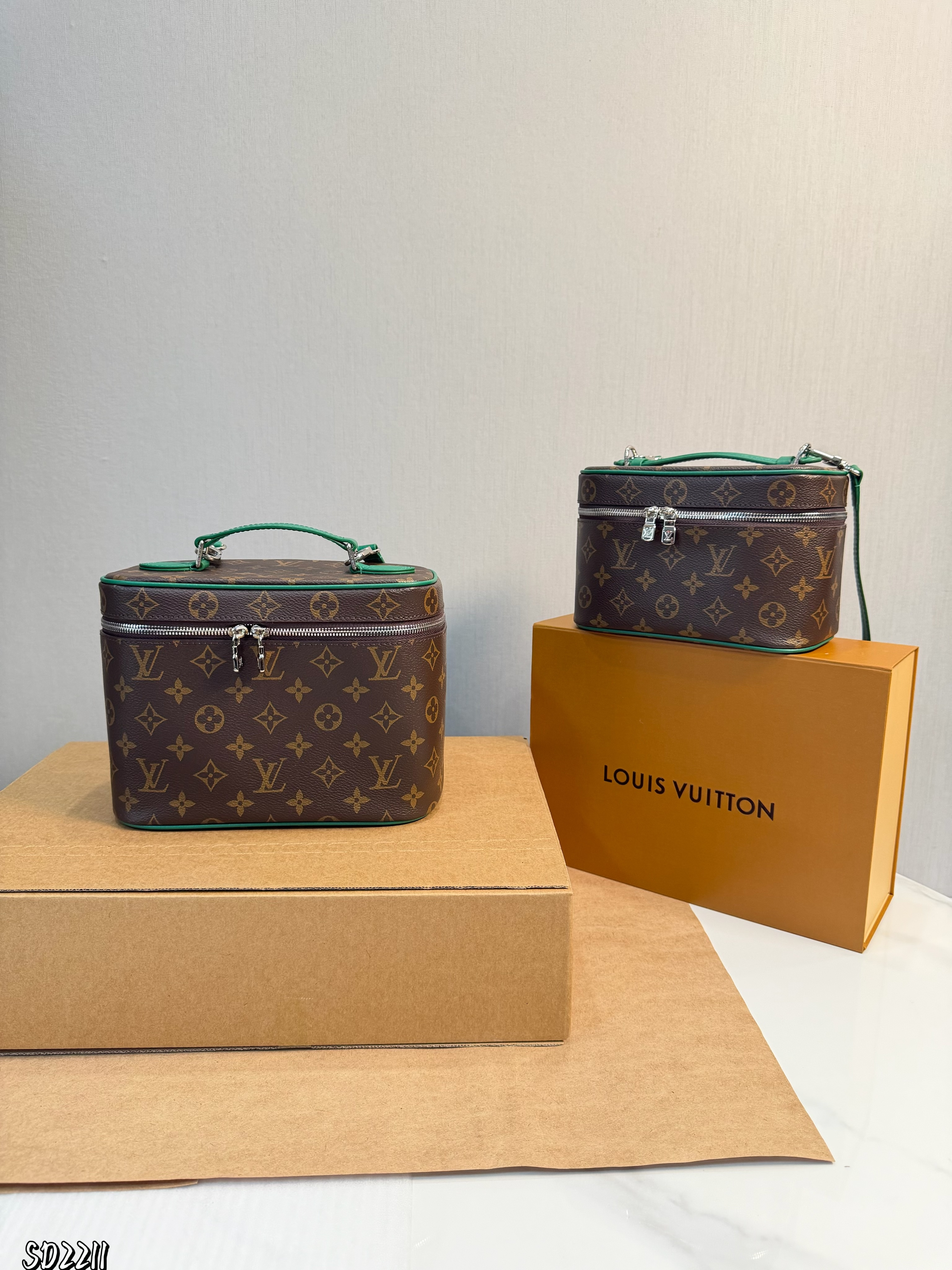 LV Green Trim Nice Vanity Case Box Monogram Coated Canvas Shoulder Top Handle Bag