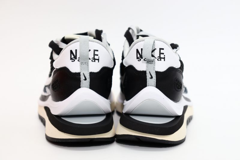 VAPORWAFFLE SACAI BLACK WHITE