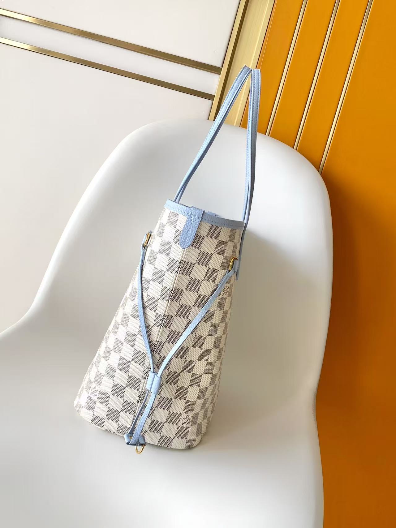 LV Neverfull Bandouli �� re Inside Out BB handbag