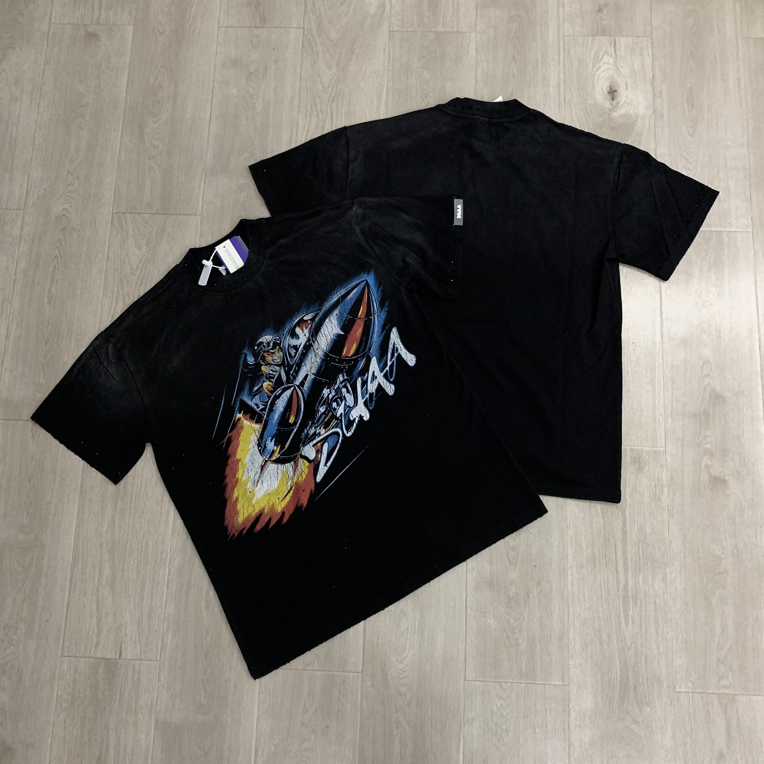 Short-sleeved T-shirt with rhinestones, washed and distressed, featuring frayed holes