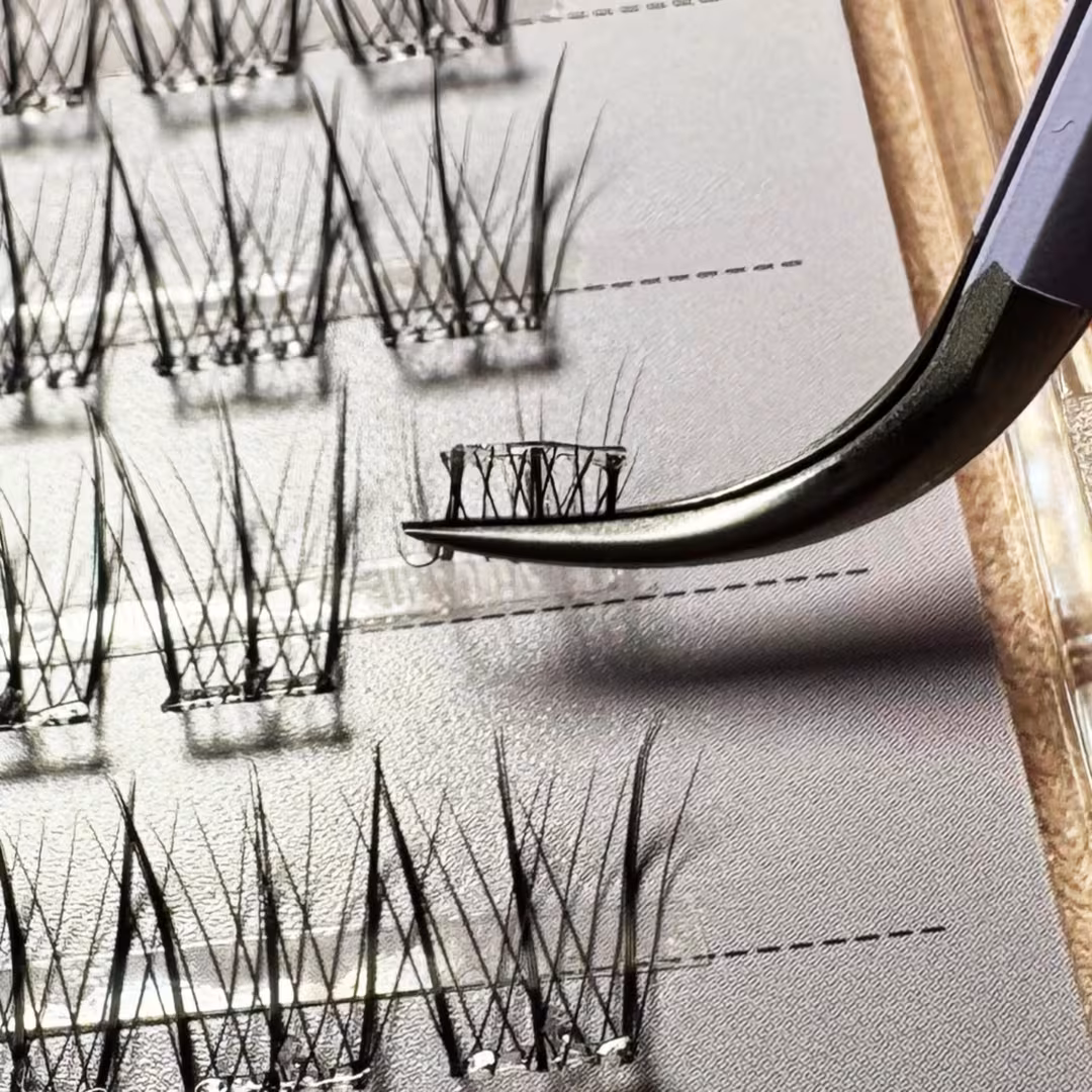 Char Cosmetics  Curved Lash Tweezer