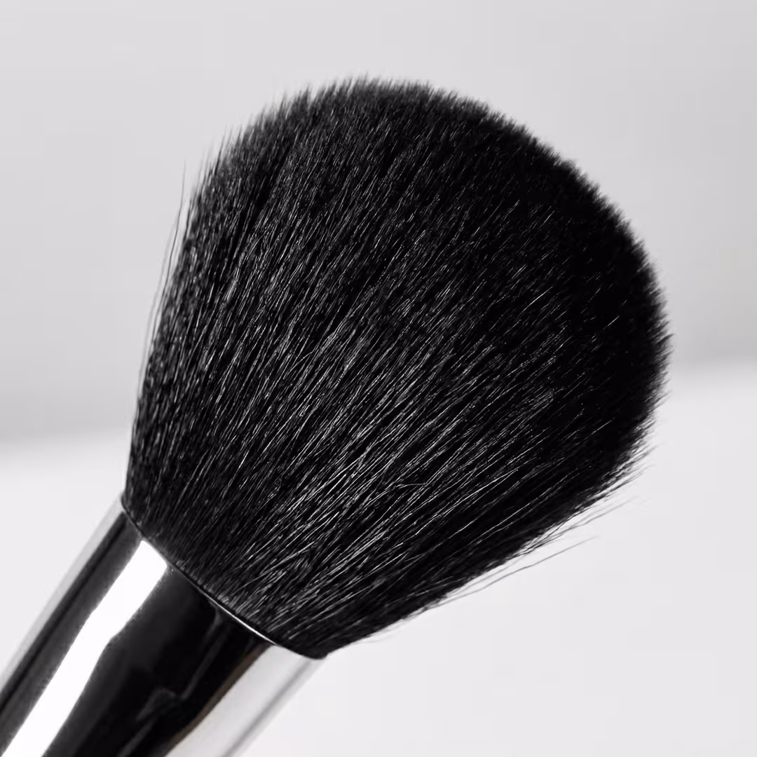 AMAZING COSMETICS  Velvet Powder Brush