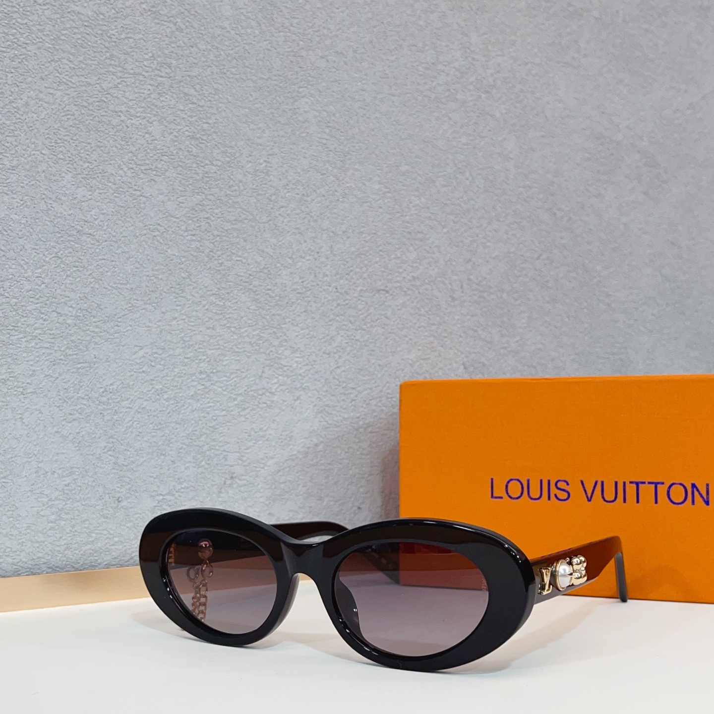 Lunettes de soleil ovales LV Charm