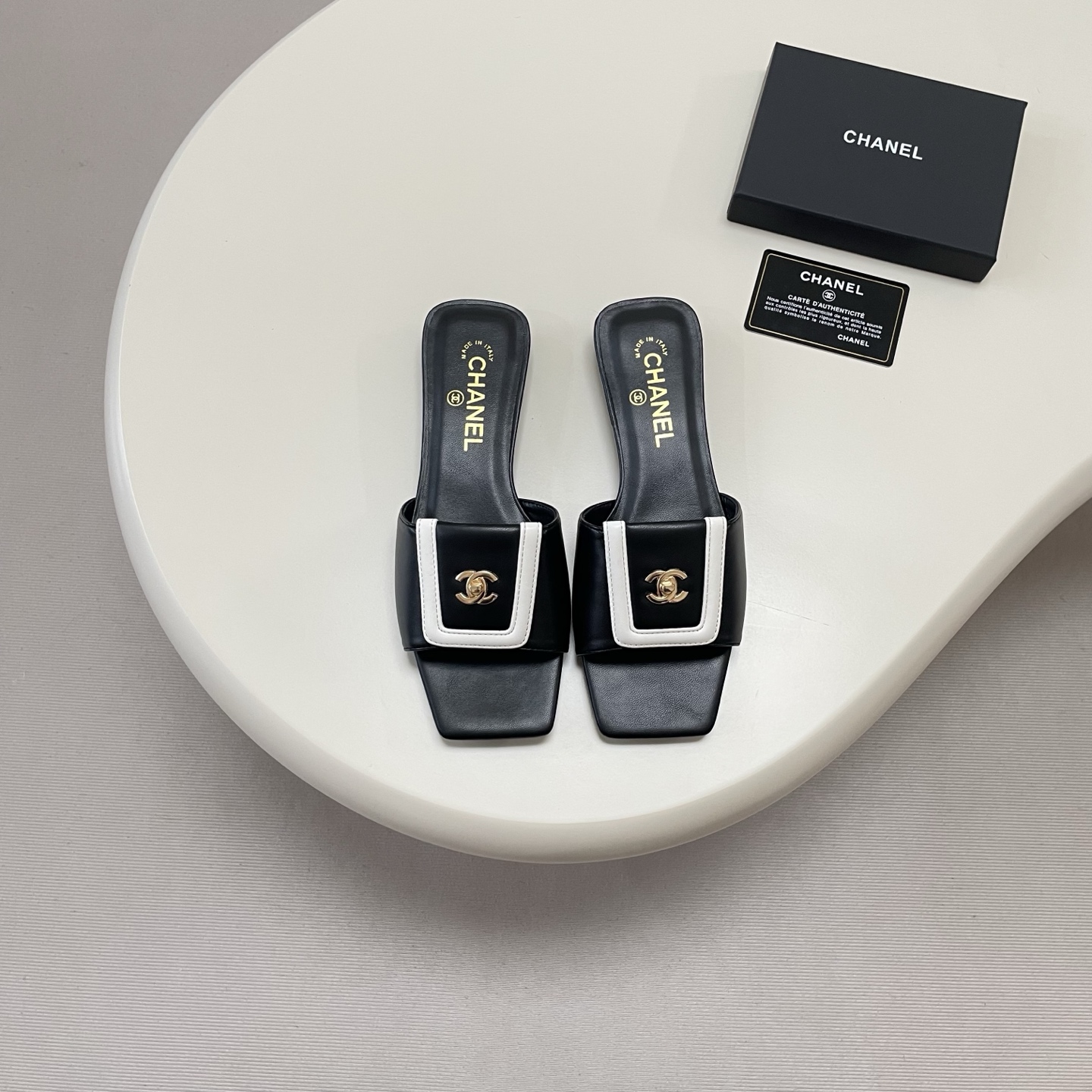 Chanel Smooth Leather Wrapped Contrasting CC Logo Square-Toe Buckle Flat Sandals
