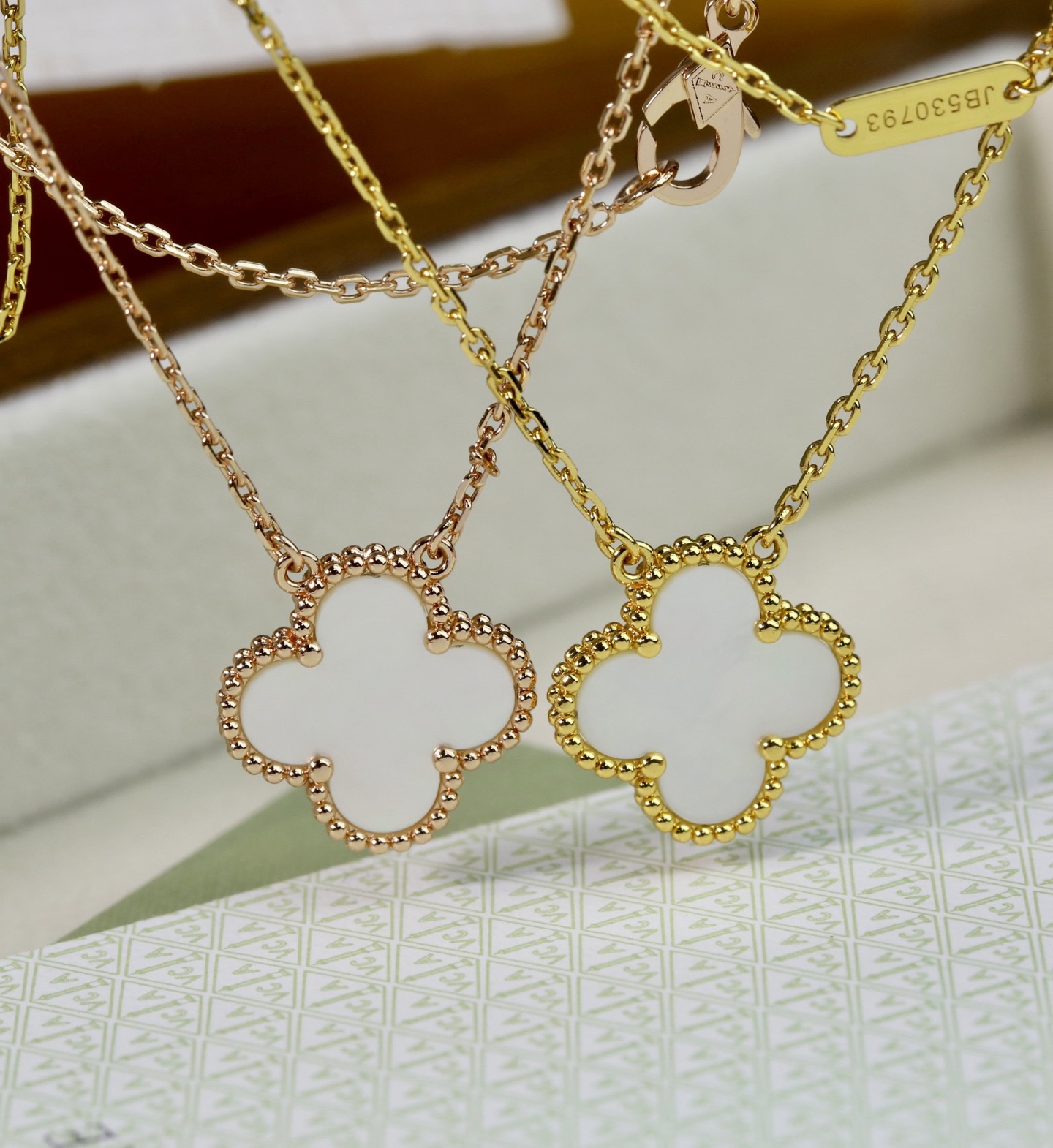 Van Cleef&Arpels VCA Vintage Alhambra Pendant, Mother-of-pearl Necklacce