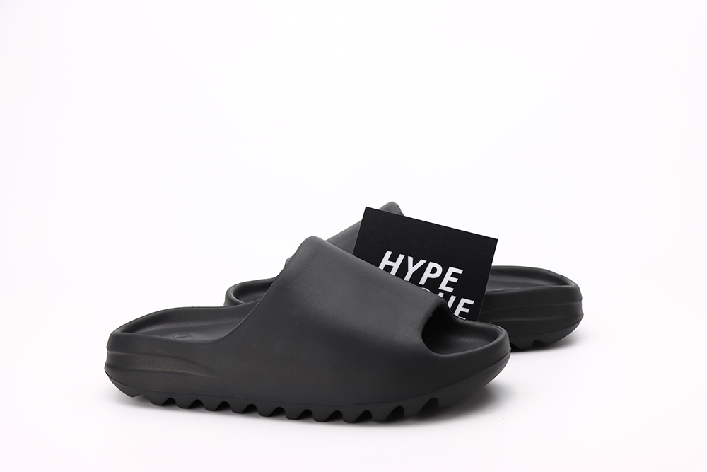 Yeezy Slides ‘Onyx’ (Matte Upper)
