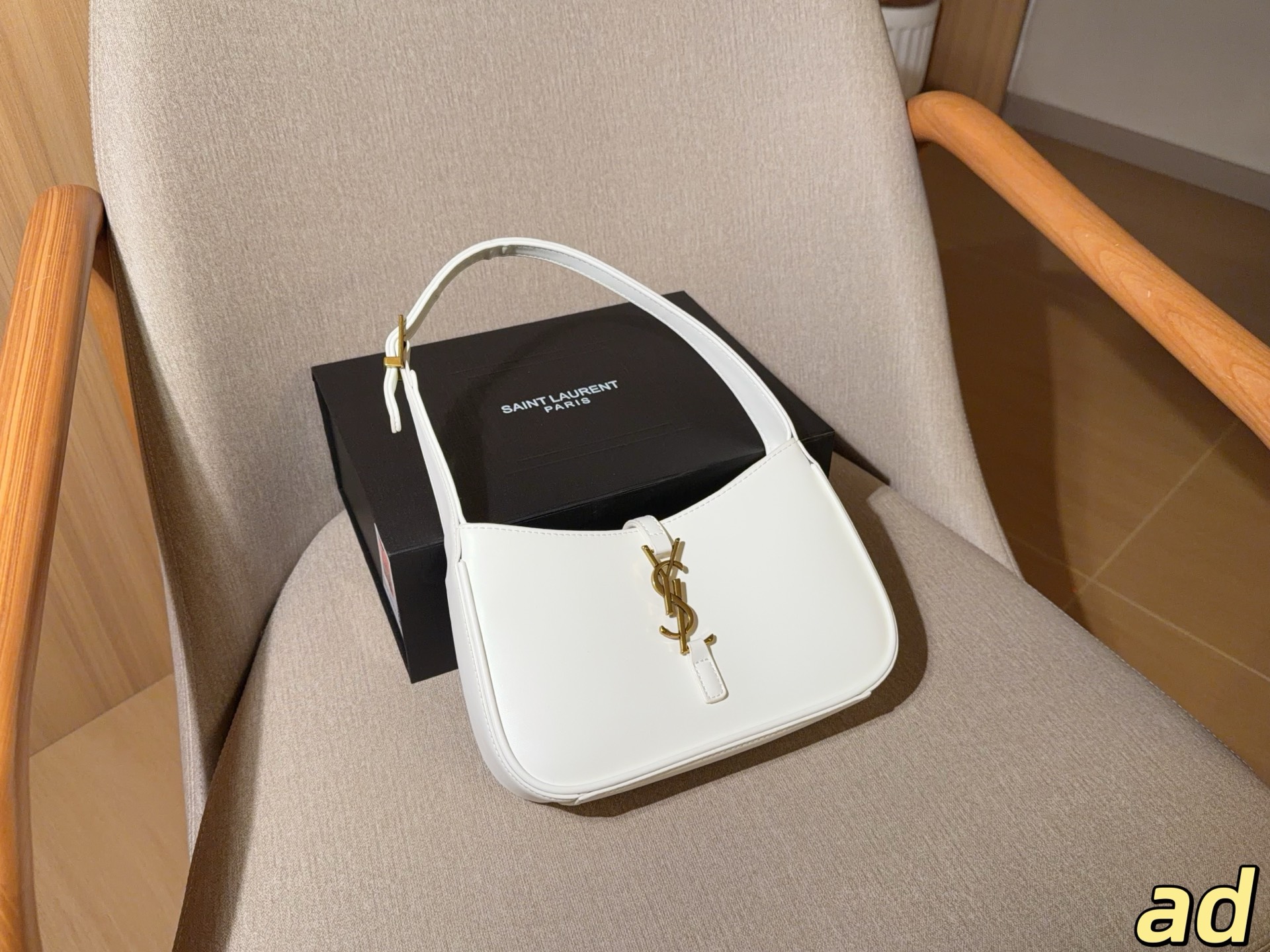 Saint Laurent Le 5 à 7 Hobo Shoulder Bag