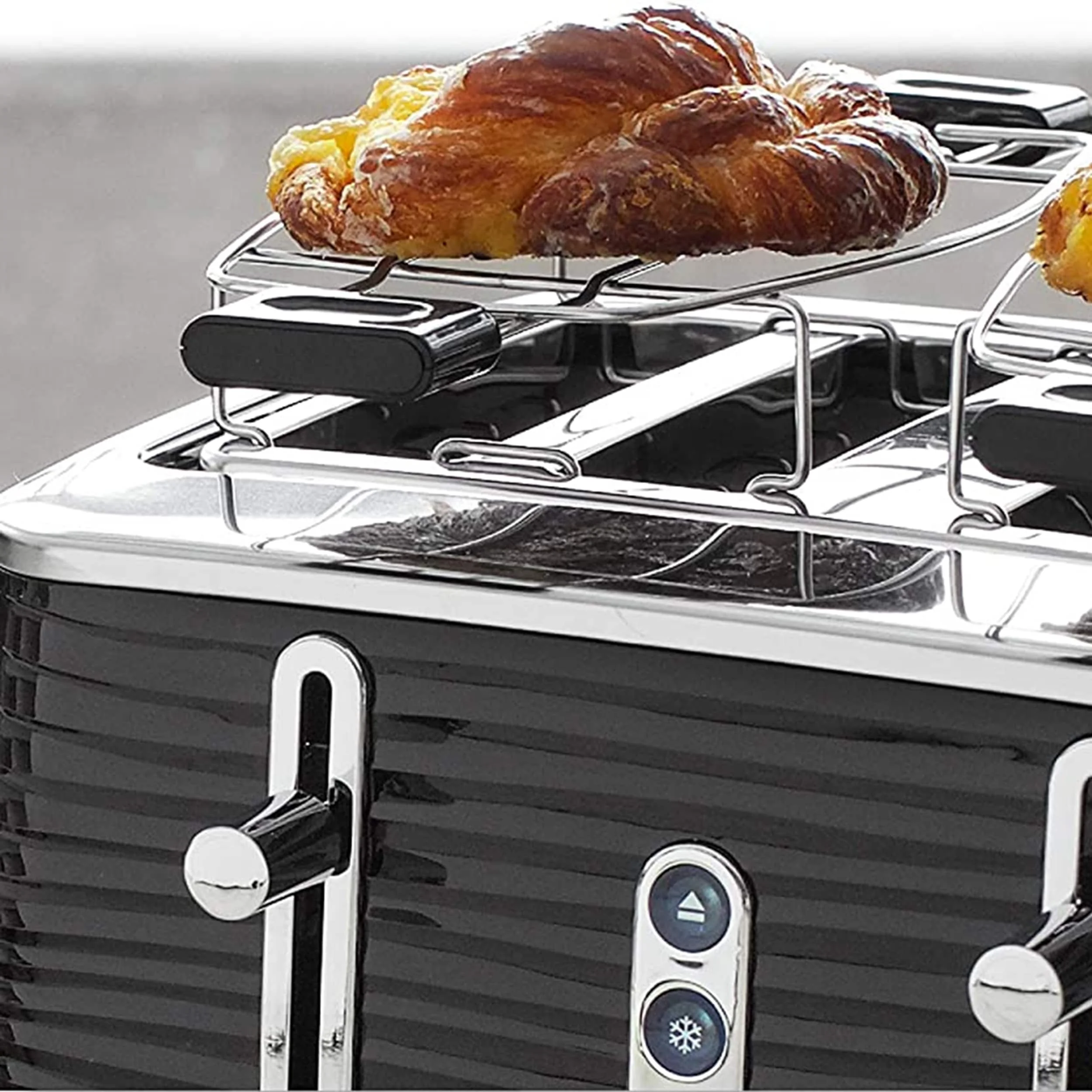Russell Hobbs  Old School 4 Slice Toaster in Black
