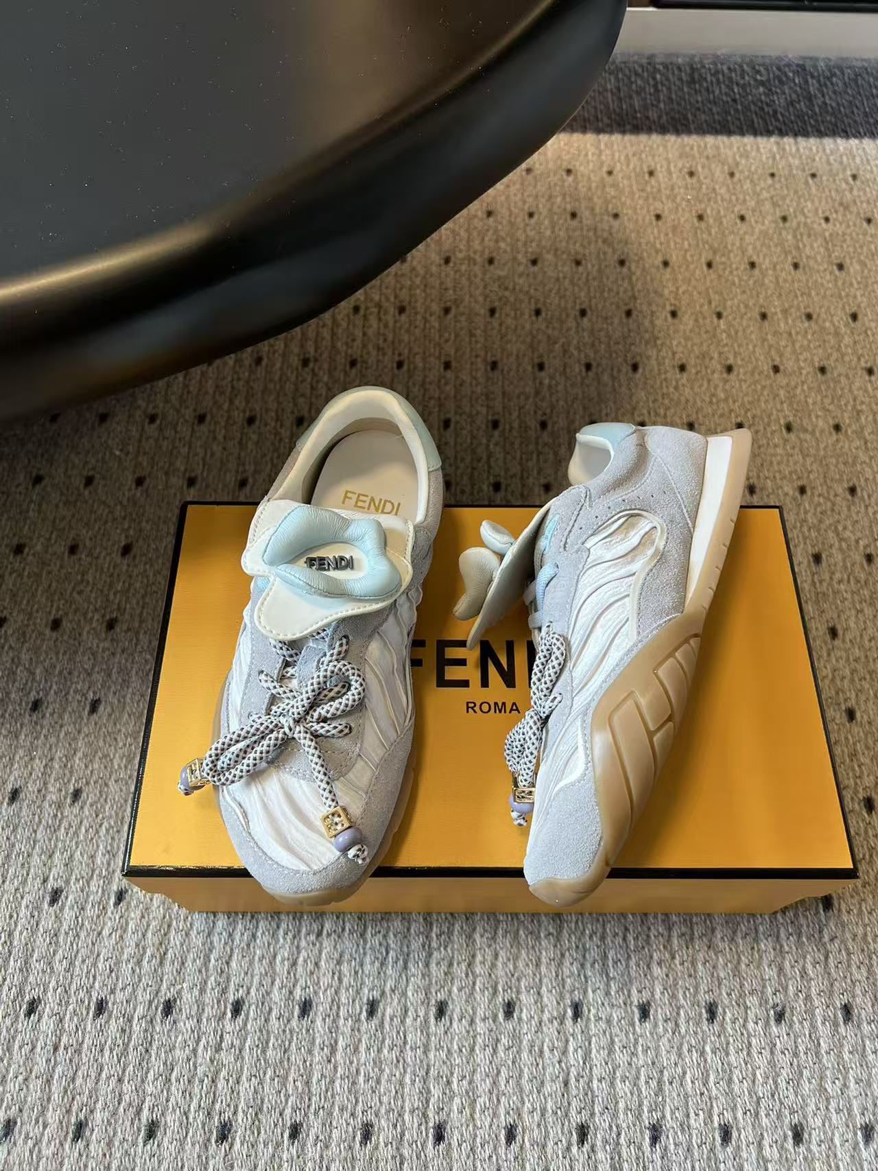 Fendi 2026 early spring new flower flap German training shoes