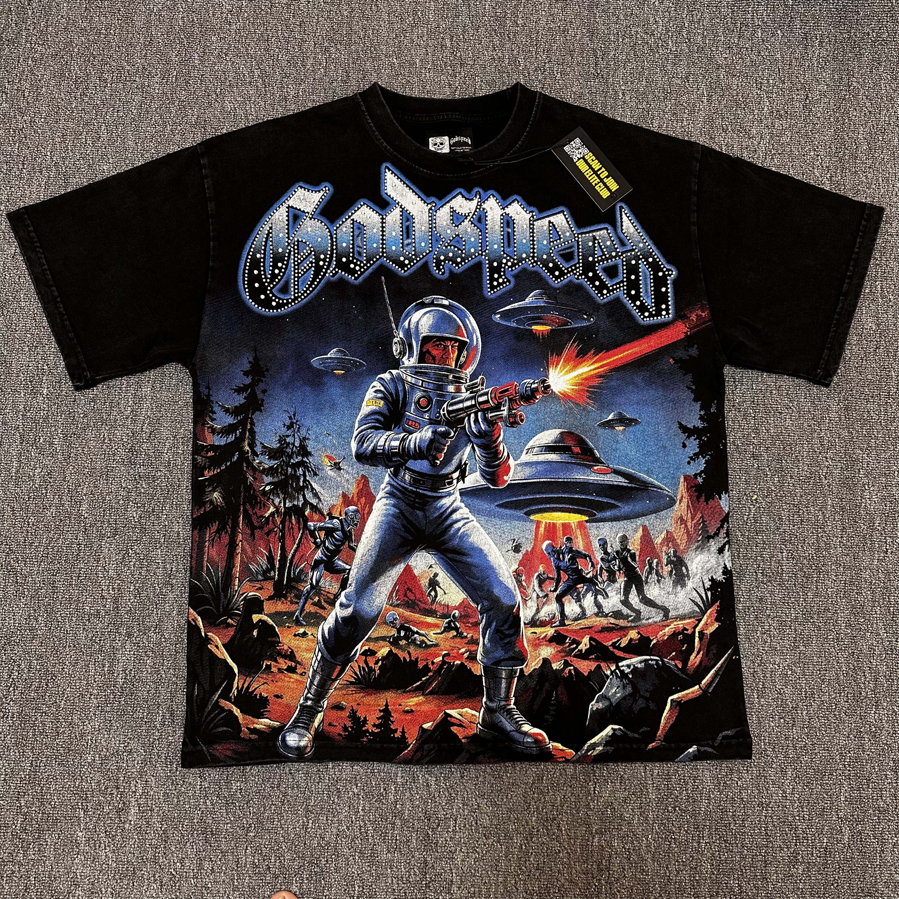 Fully armed for combat against aliens, Dark series printed short-sleeved shirt
