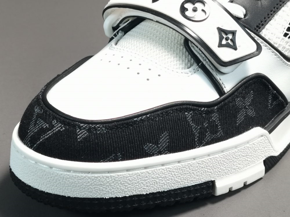 Louis Vuitton Trainer Black White