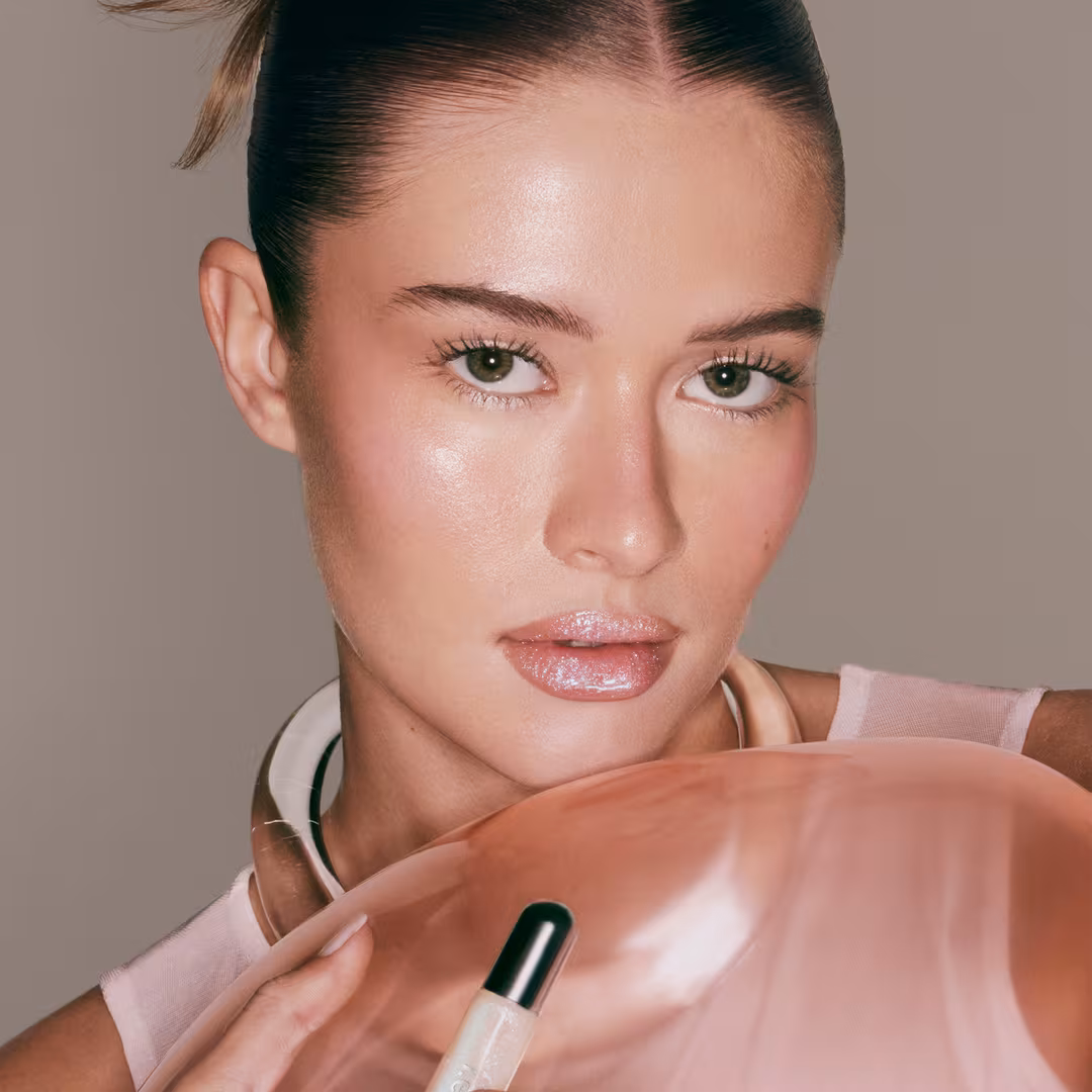 r.e.m. beauty  On Your Collar Plumping Lipgloss