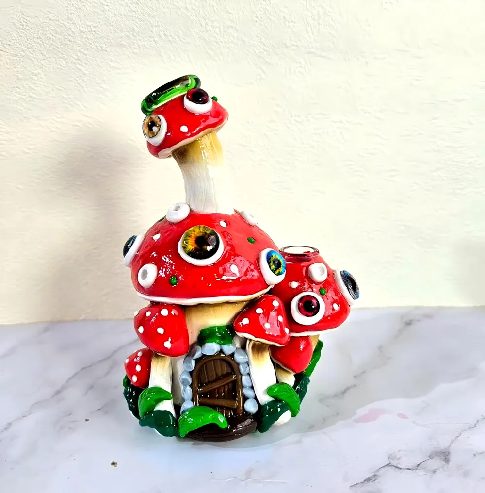Mushroom house glass water pipe angle
