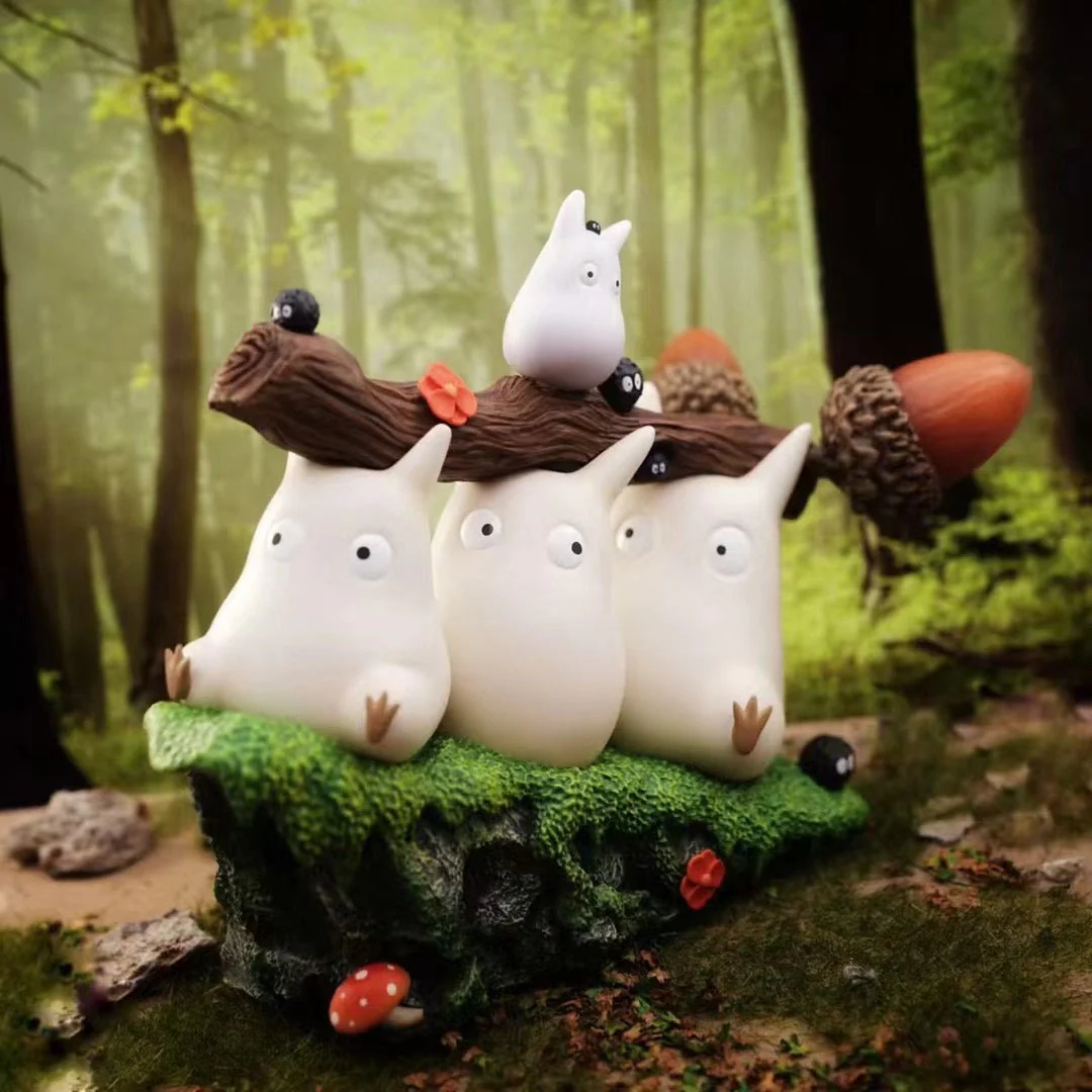 LongMiao Studio - Totoro Carrying Acorns | 搬橡果的龙猫