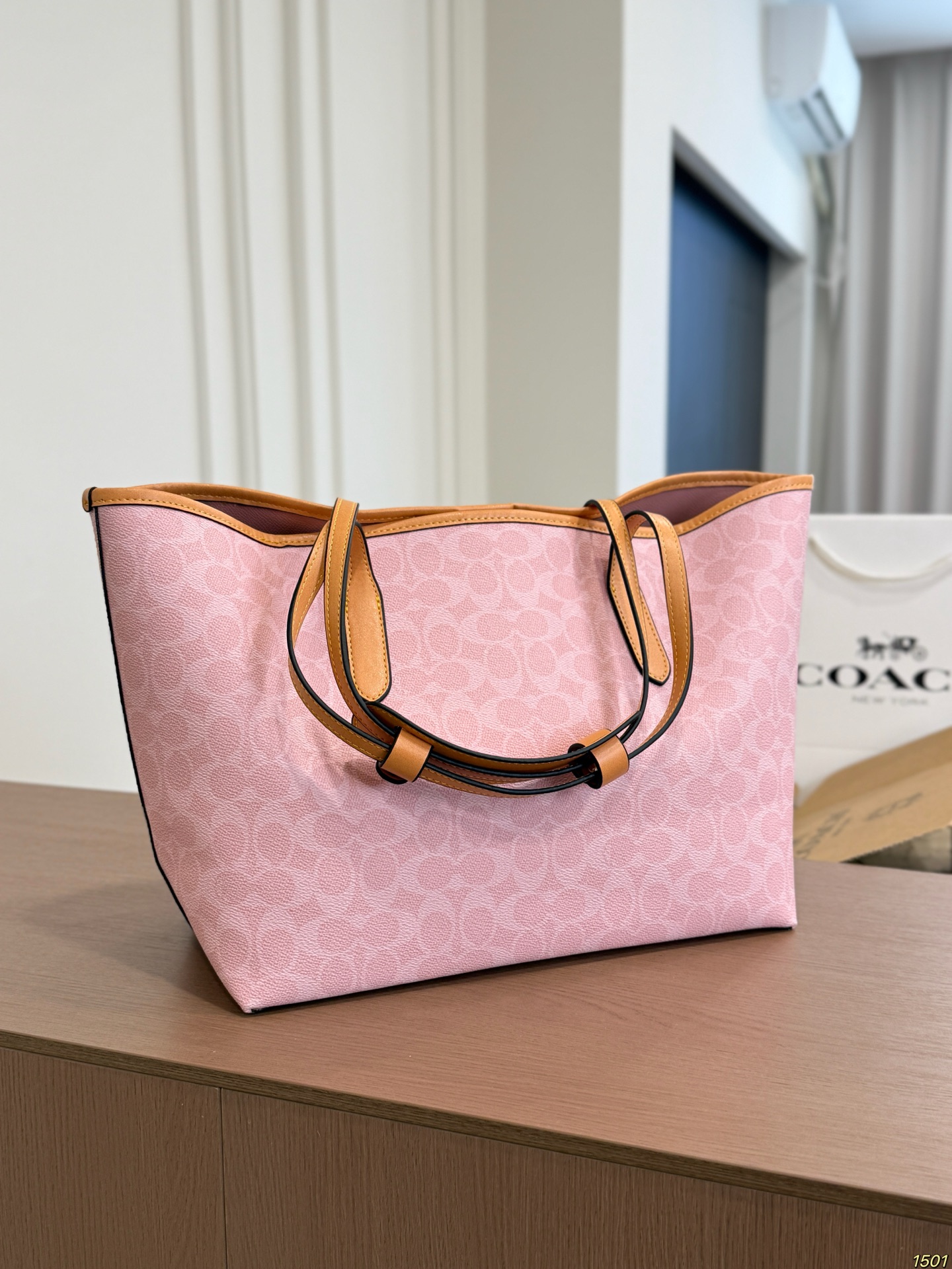 Coach Valentine Day limited edition shopping bag