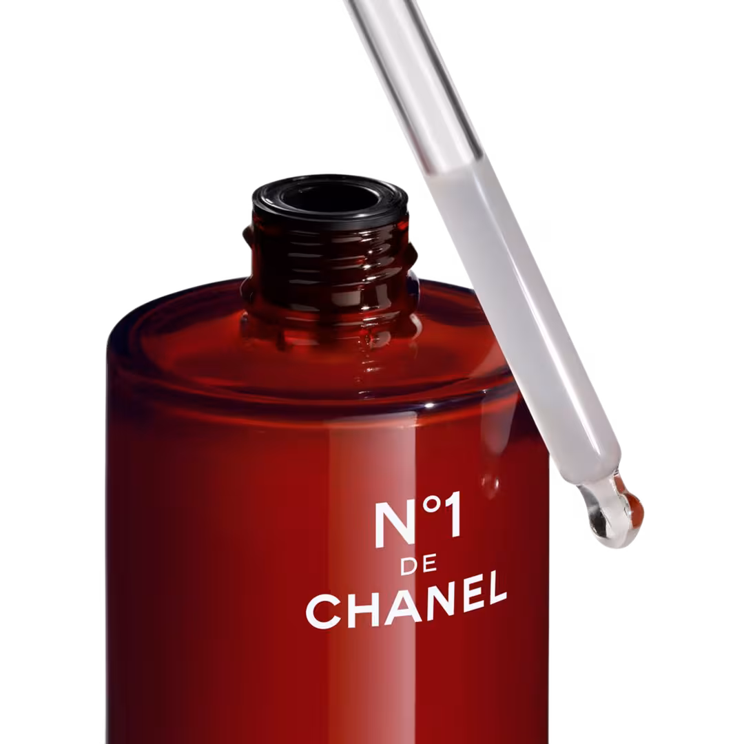 CHANEL  N°1 DE CHANEL SMOOTHING SERUM Smooths – Boosts Radiance – Refines Pores