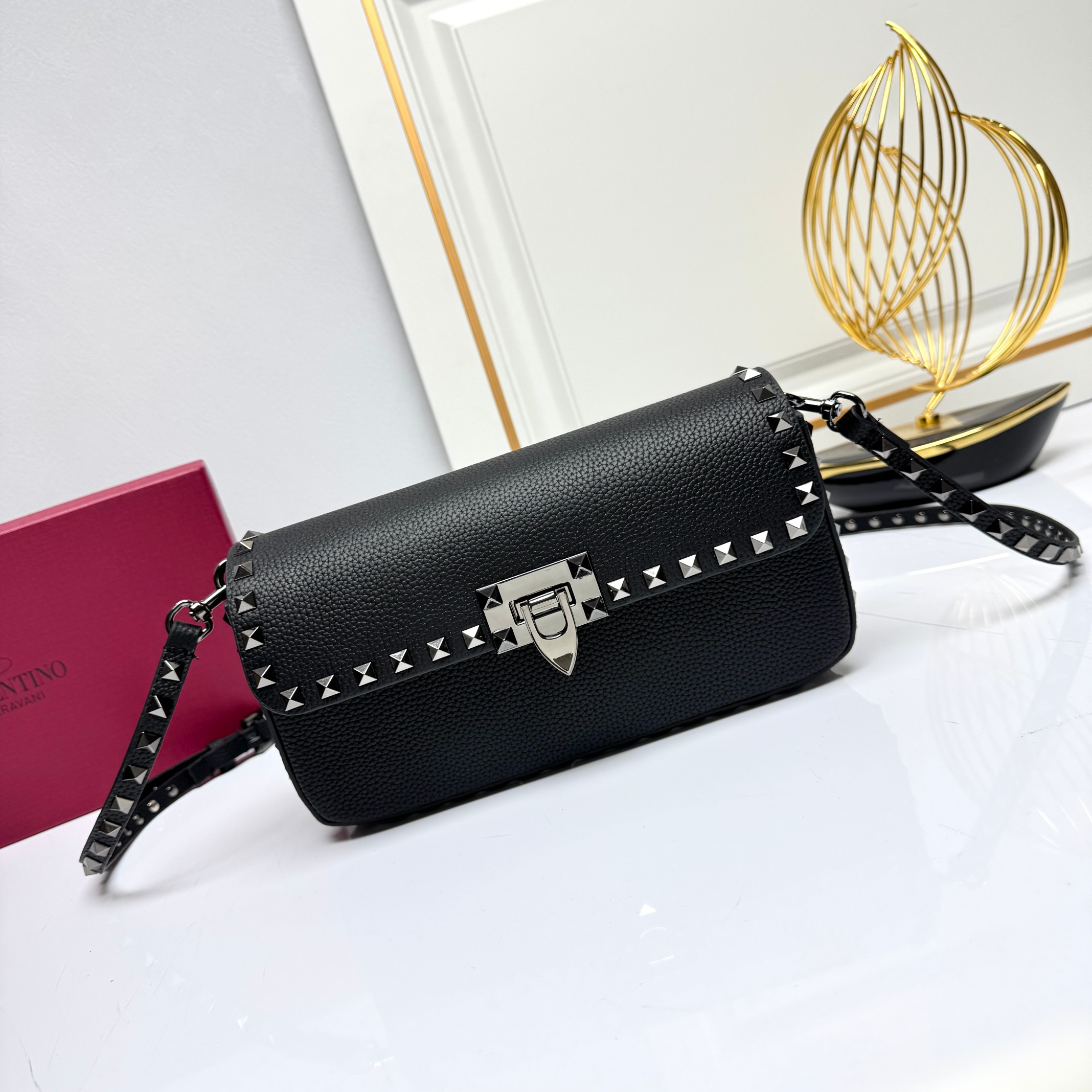 Valentino Garavani Rockstud Flap Pouch Bag