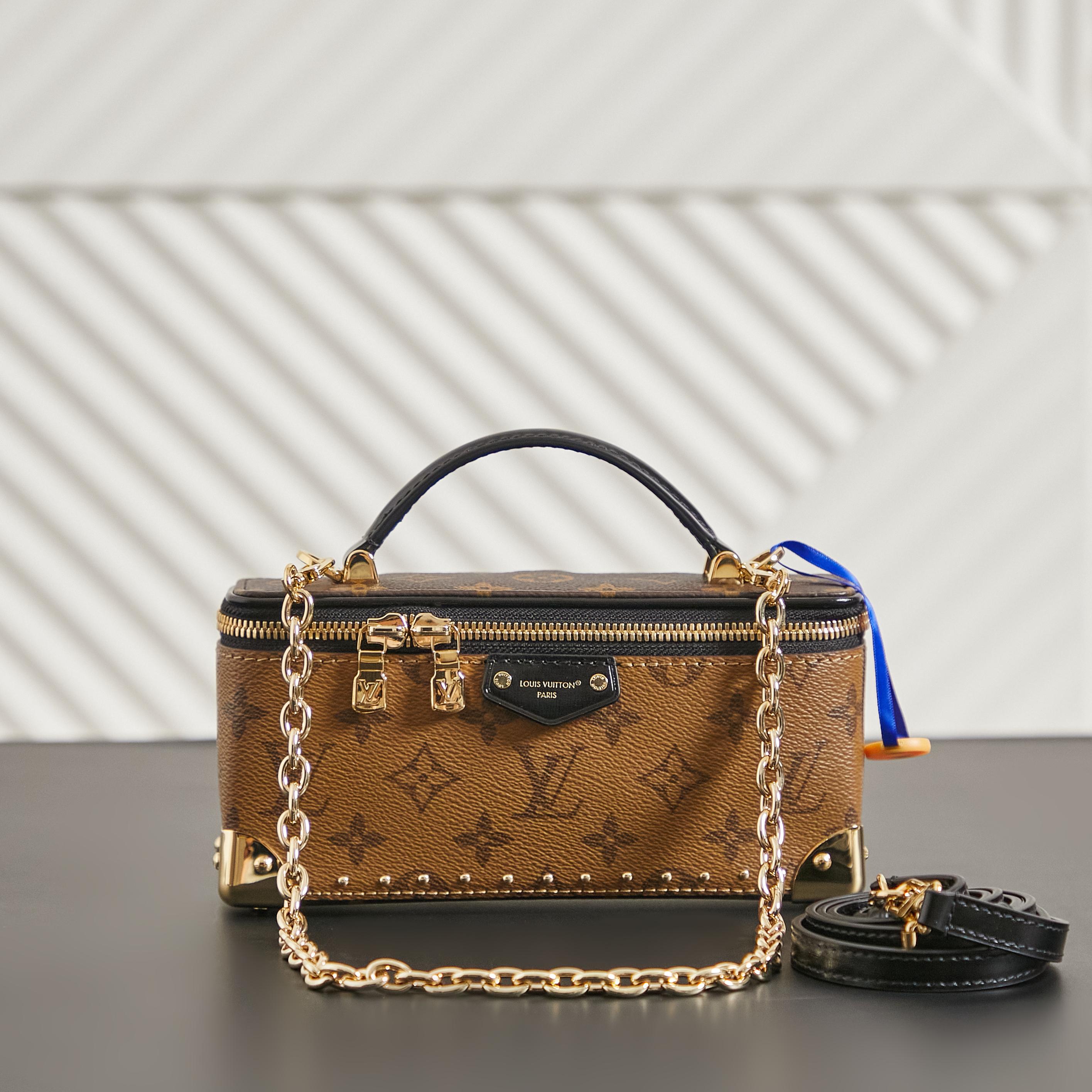[15A]LV Vanity Pouch Trunk