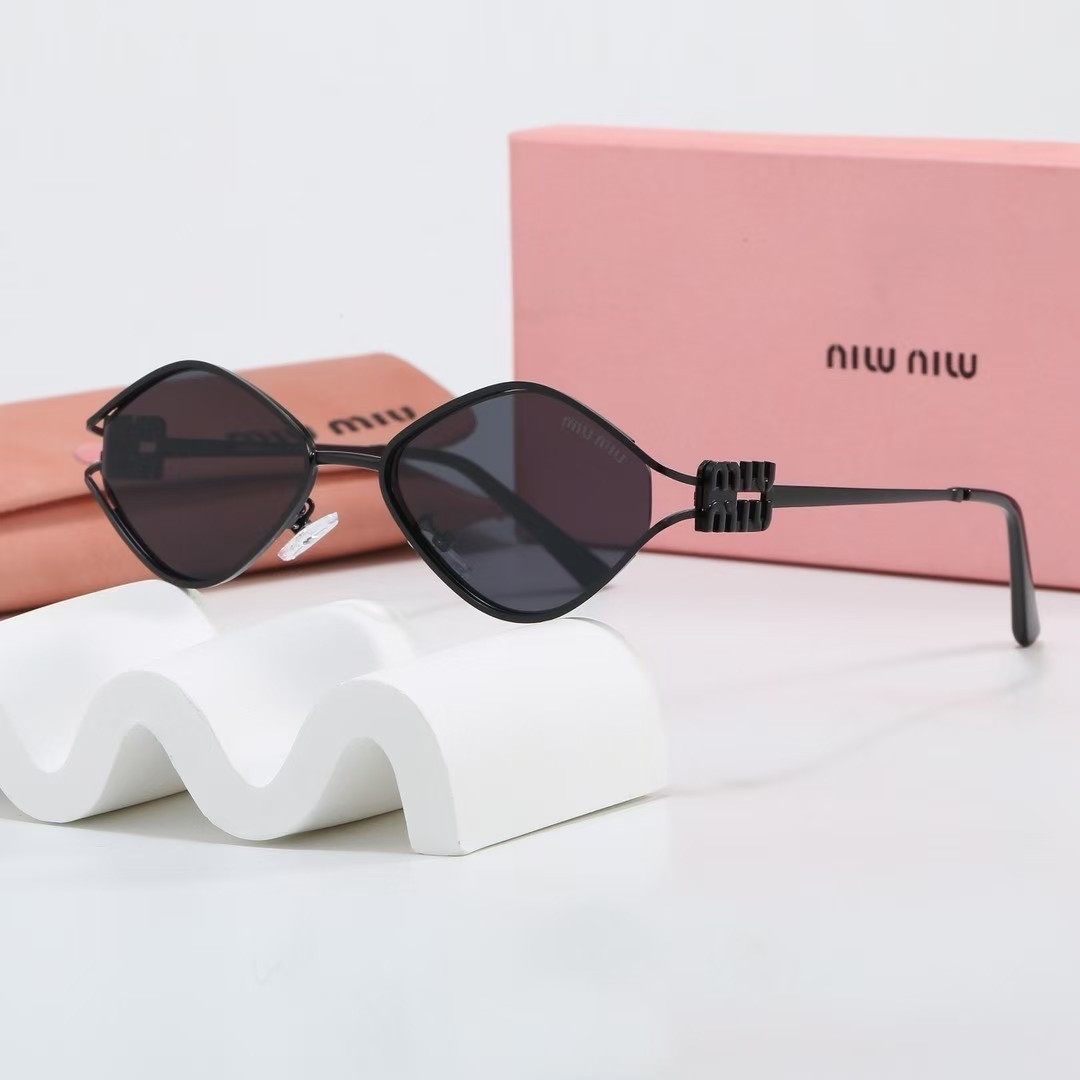 Miu Miu Fashionable Sunglasses
