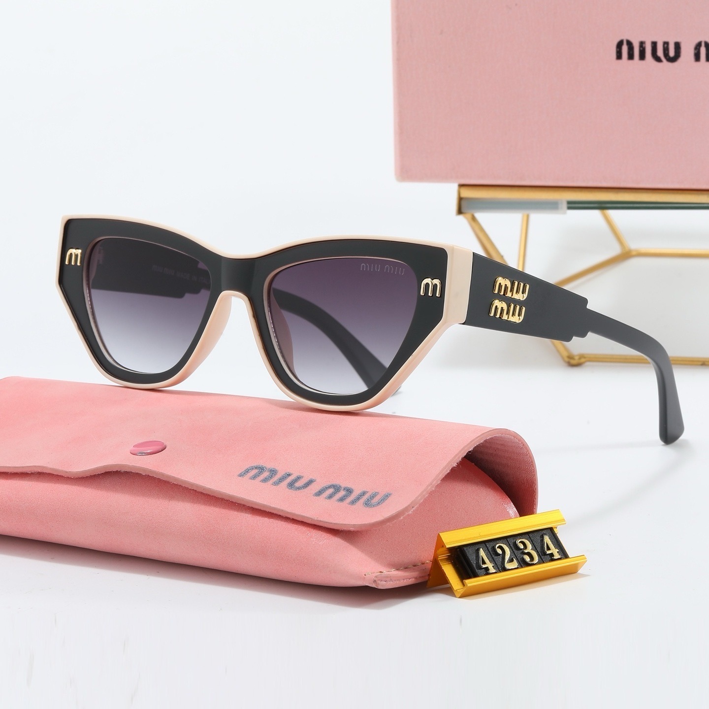 Miu Miu Fashionable Sunglasses