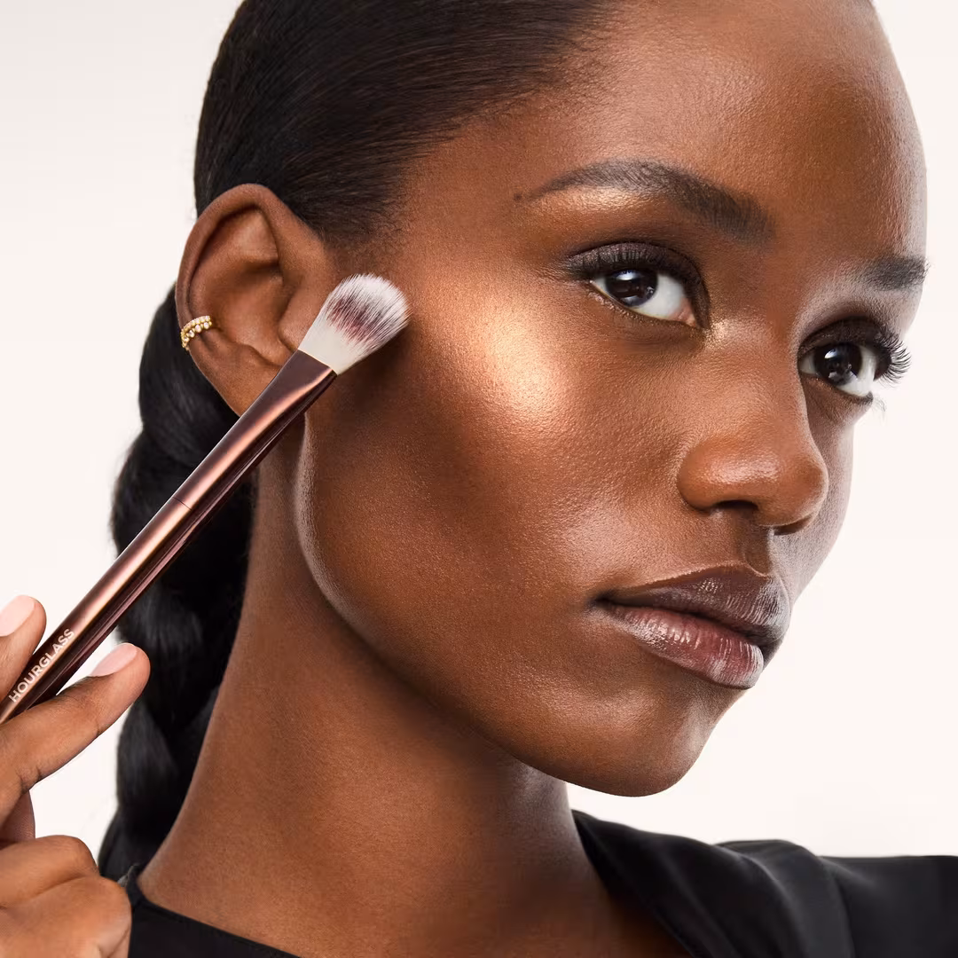 HOURGLASS  No. 16 Highlighter Brush