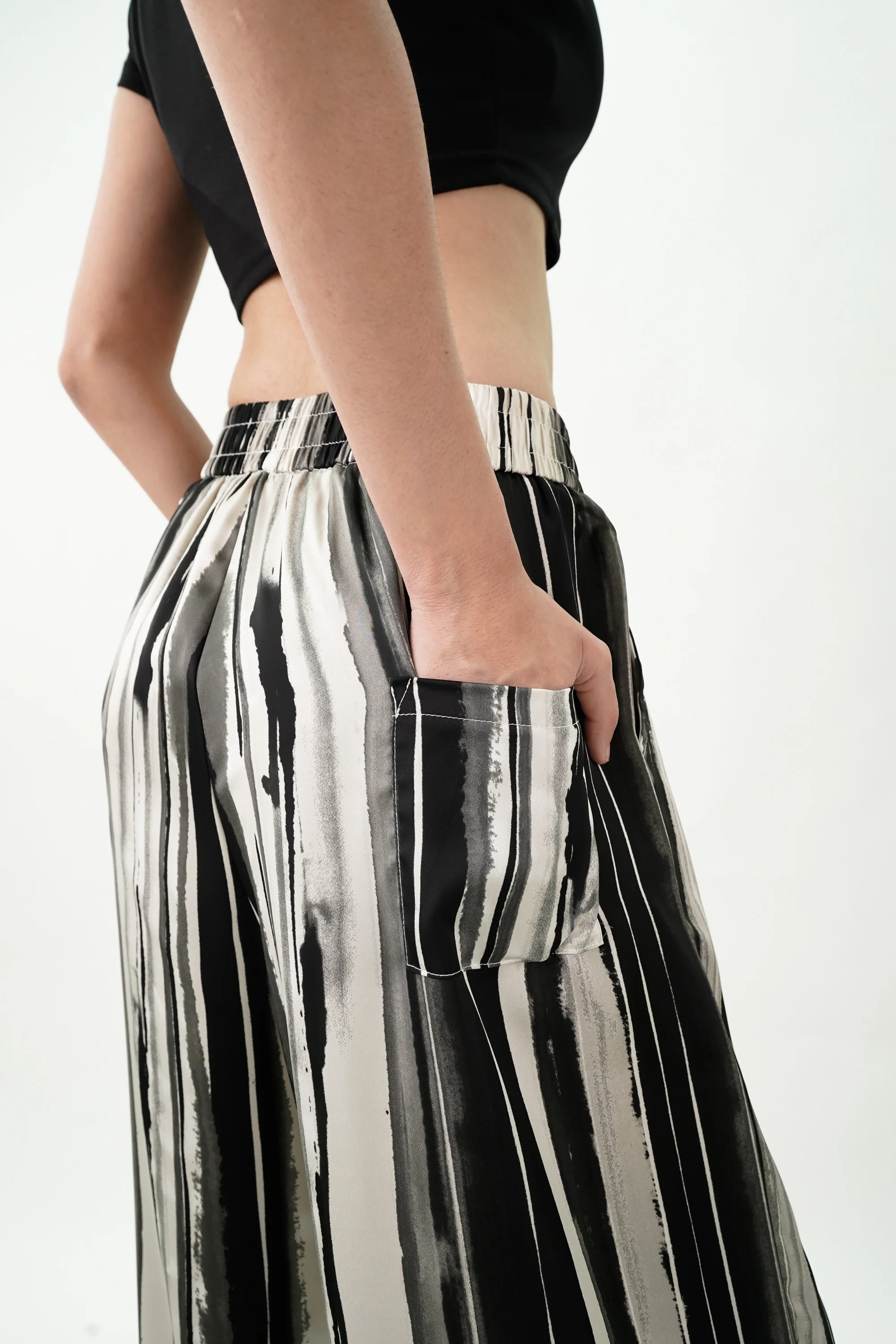 Black and White Stripes Effect Satin Pant