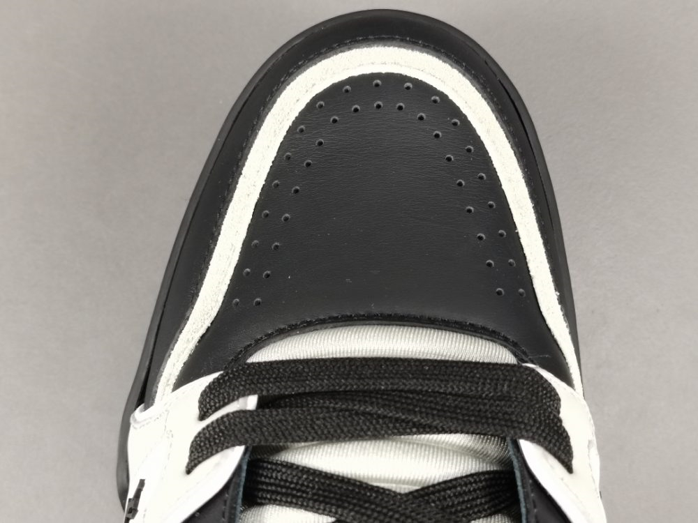 Louis Vuitton Trainer Black