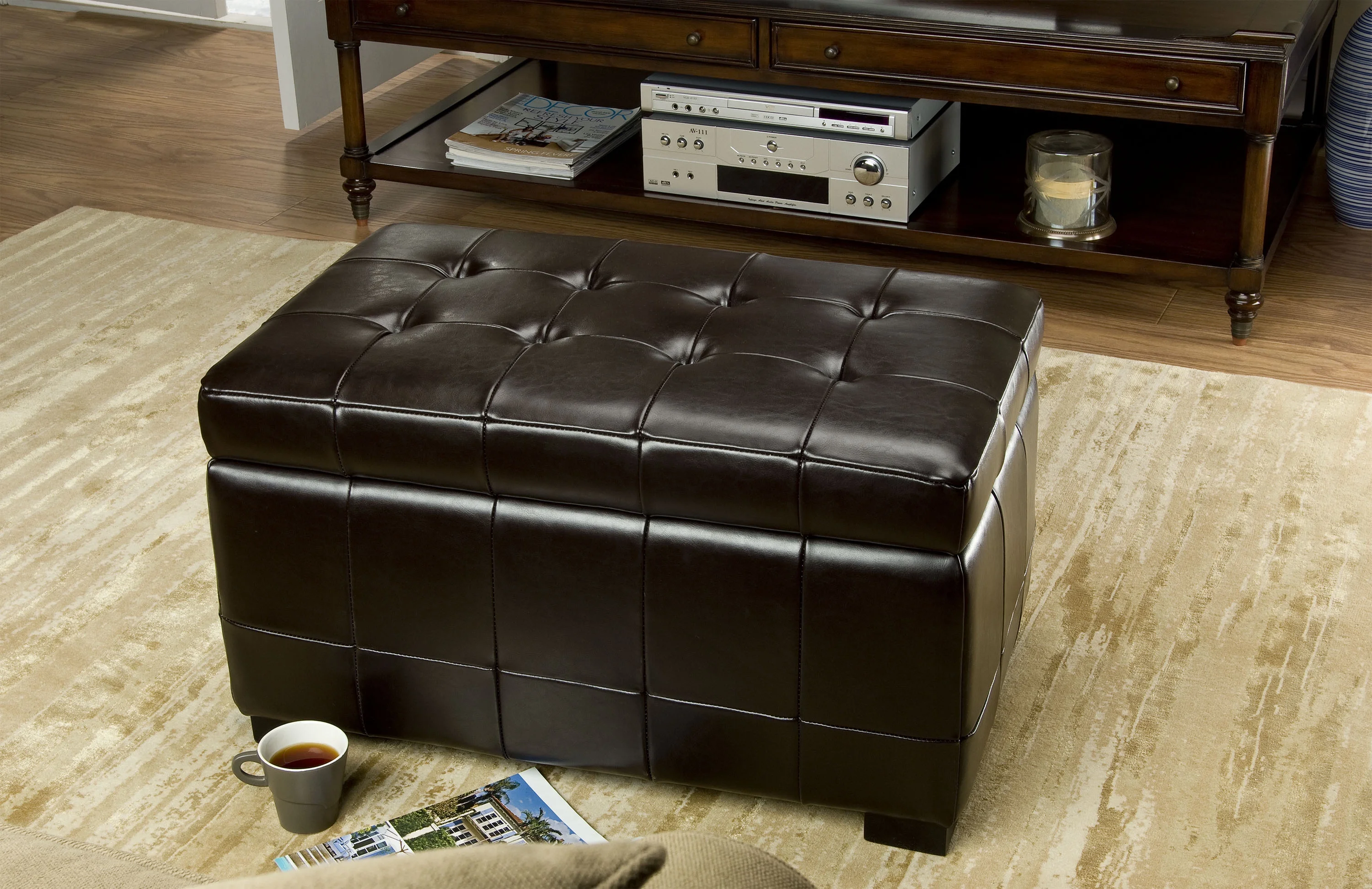 SAFAVIEH Small Manhattan Rustic Tufted Storage Bench, Brown