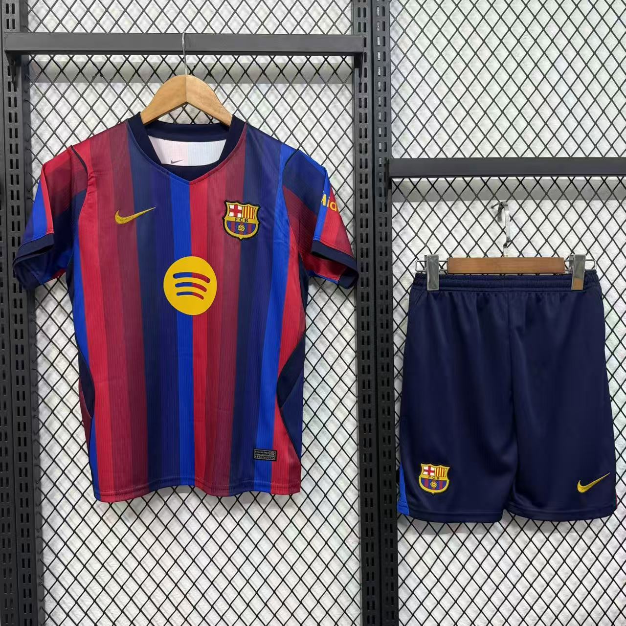 Barcelona Home Kids Suit & Socks 26/27