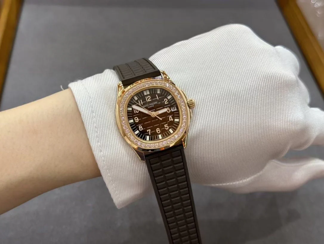 PATEK Watch Aquanaut 35.6mm Pink Gold Back Dial