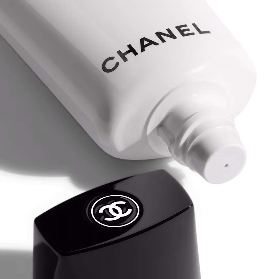 CHANEL  LA BASE ILLUMINATRICE Glowing Makeup Primer